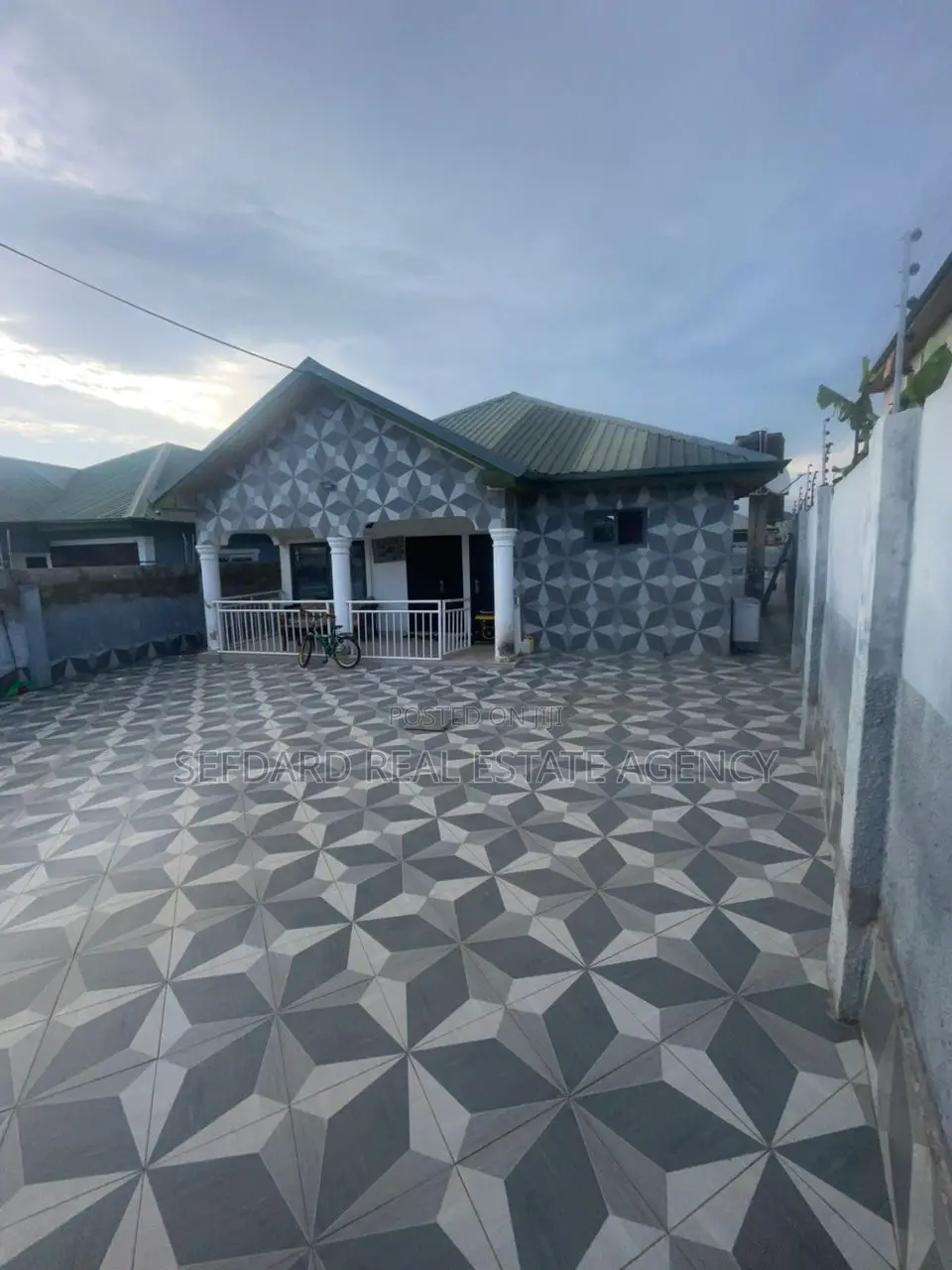 5bdrm House in Amasaman for sale