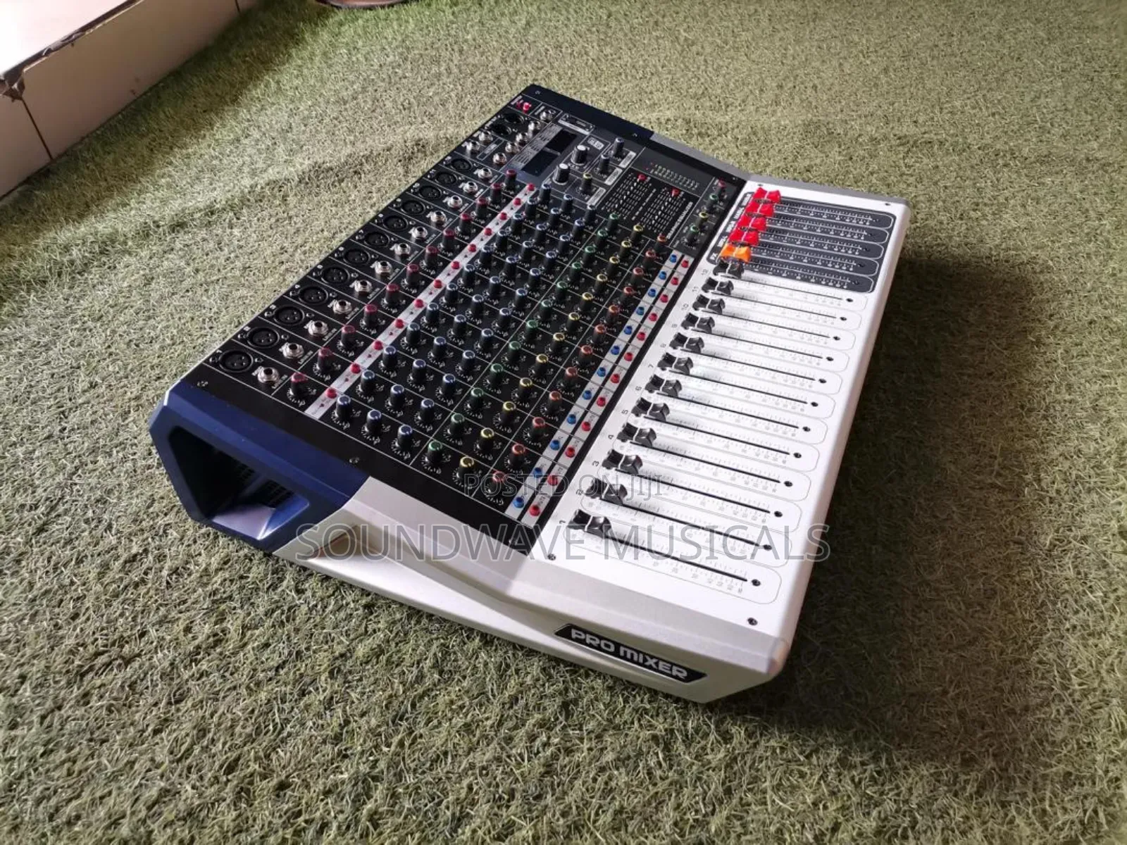 Yamaha 16 Channel Powered Mixer (Kv 160)