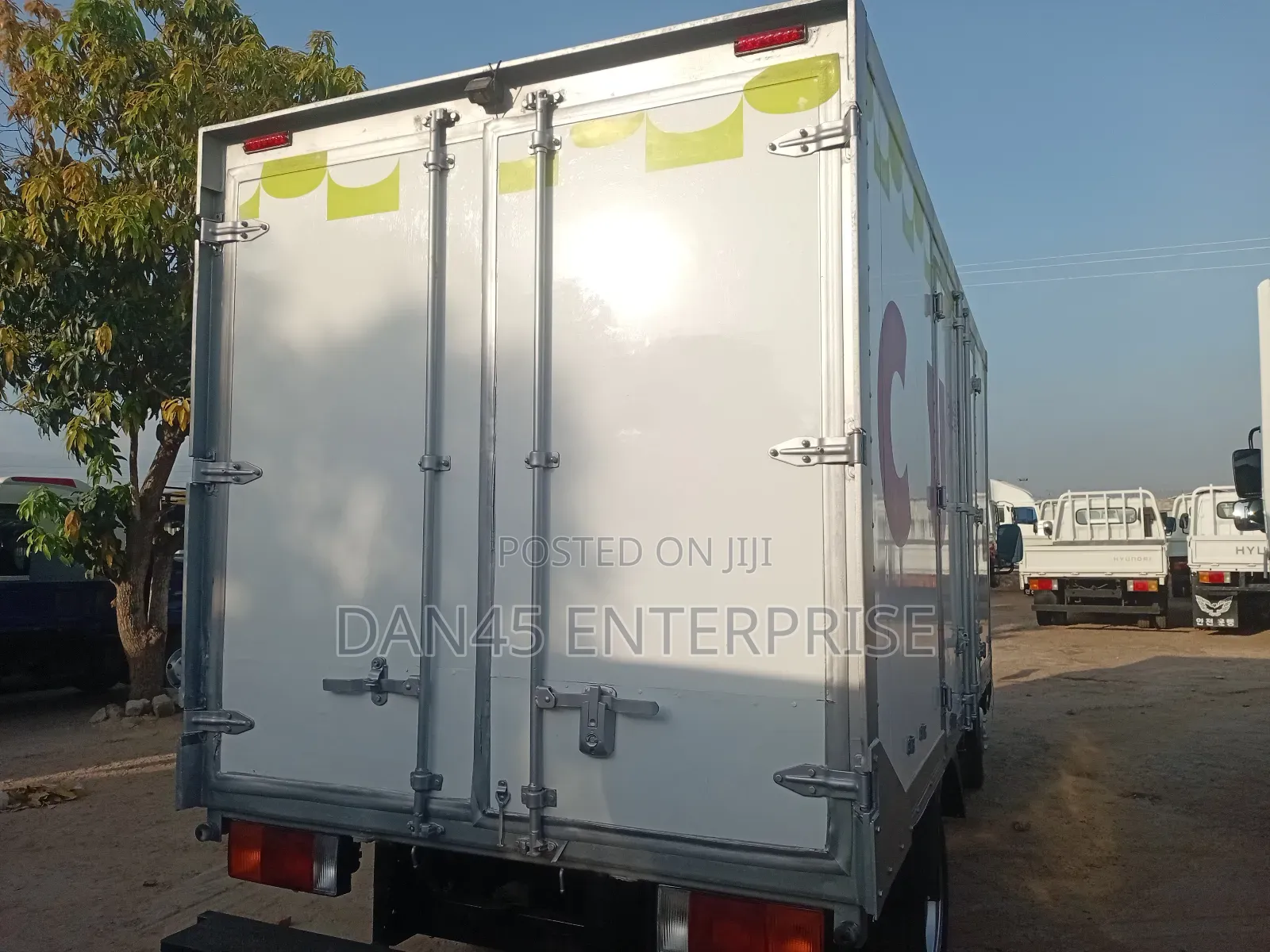 Hyundia Container 2