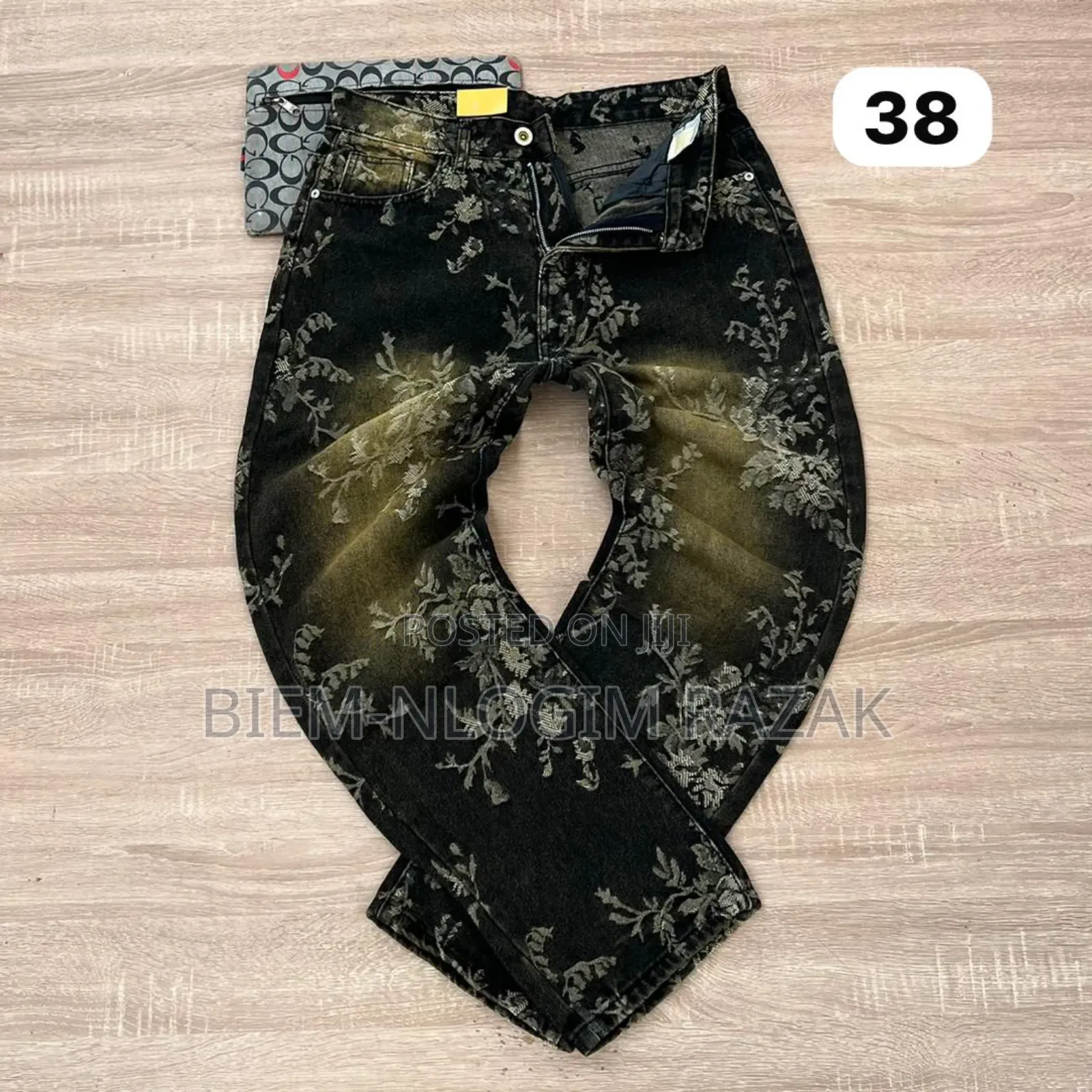 Tops Quality Luis Vutton and Gucci Baggy Jeans Available in Stock