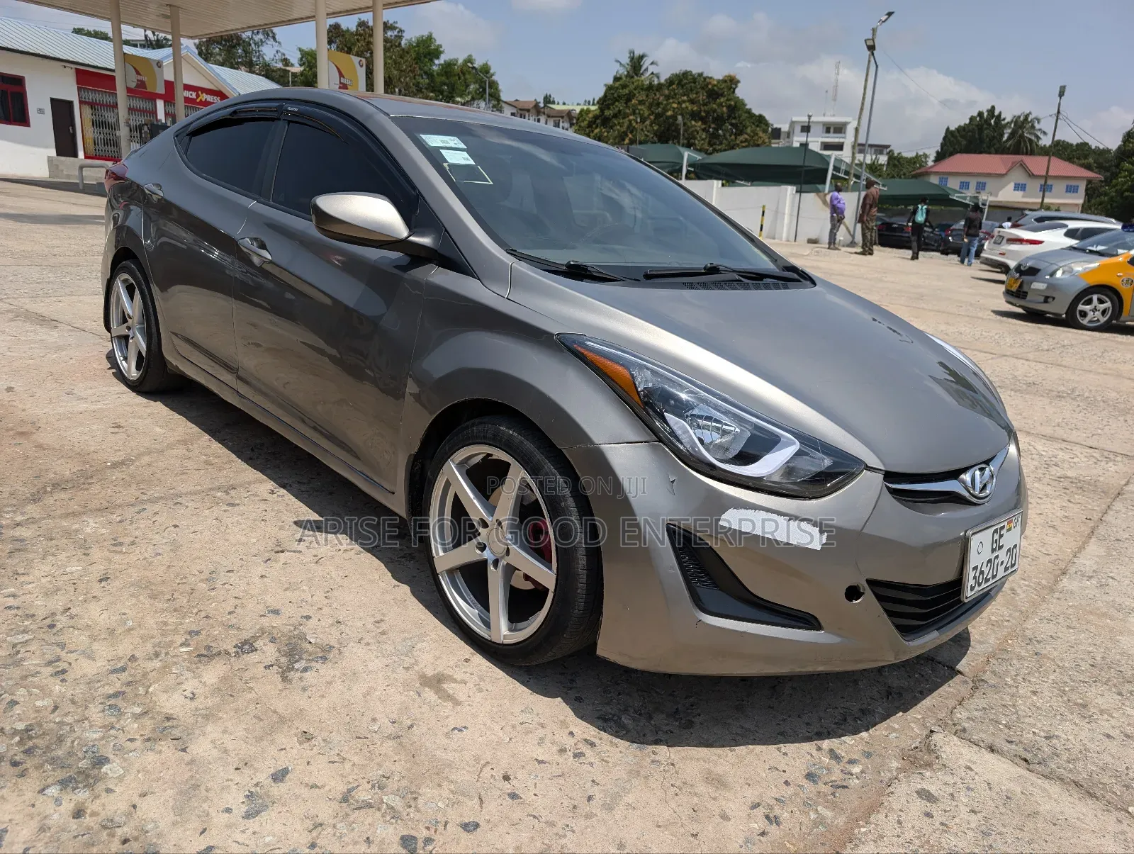 Hyundai Elantra SE 4dr Sedan (1.8L 4cyl 6A) 2015 Gold