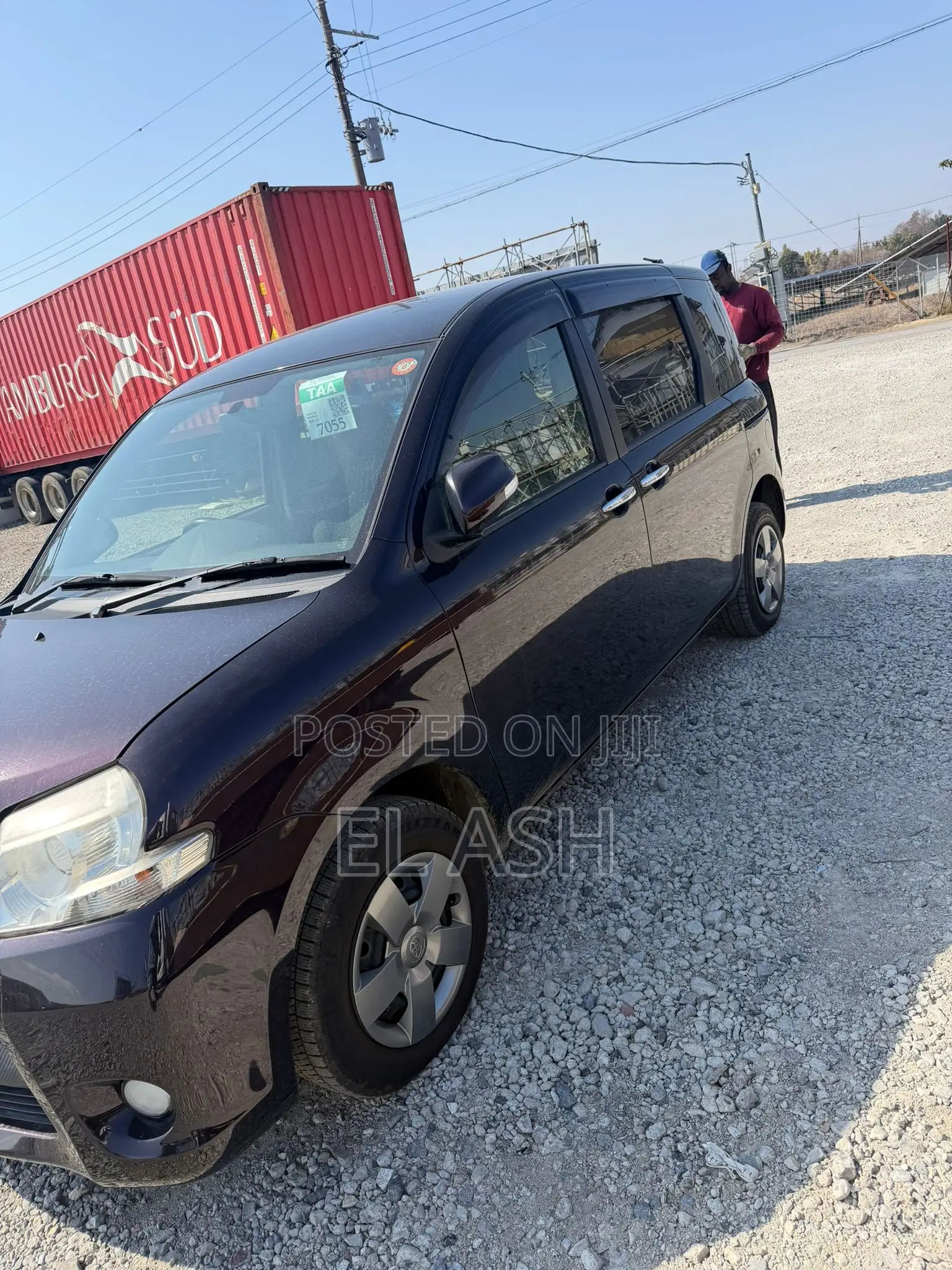 Toyota Sienta 2013 Maroon
