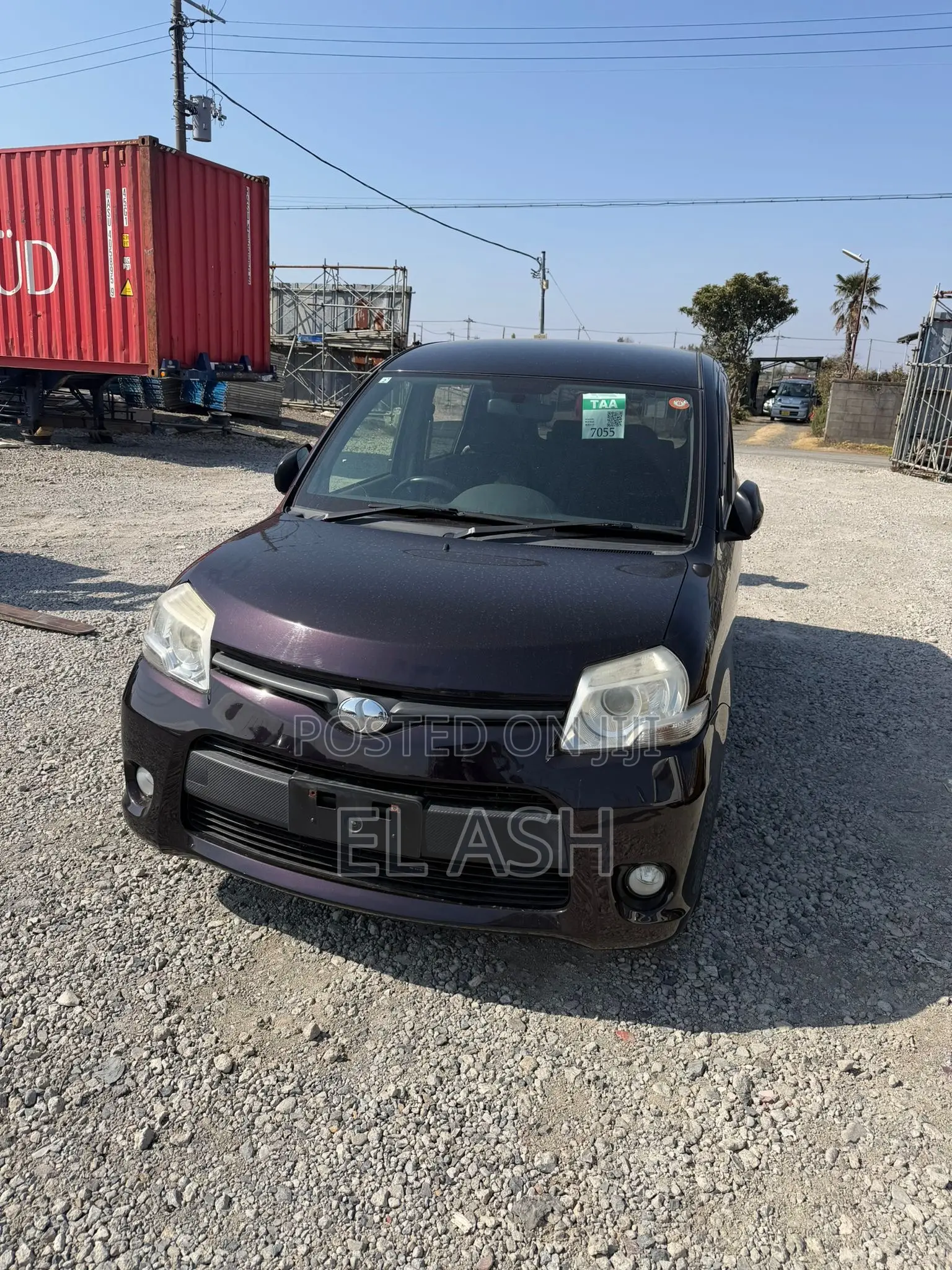 Toyota Sienta 2013 Maroon