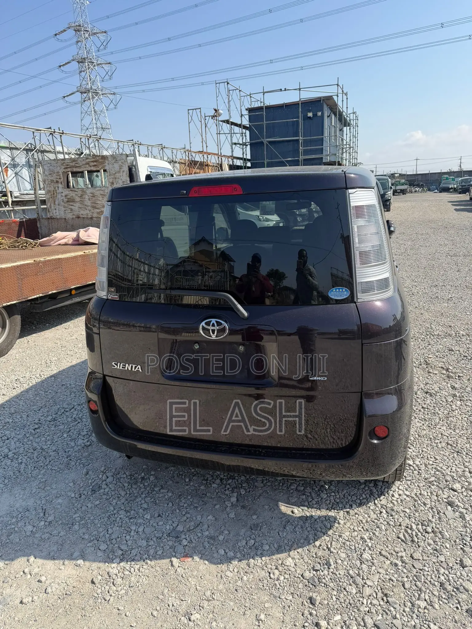Toyota Sienta 2013 Maroon