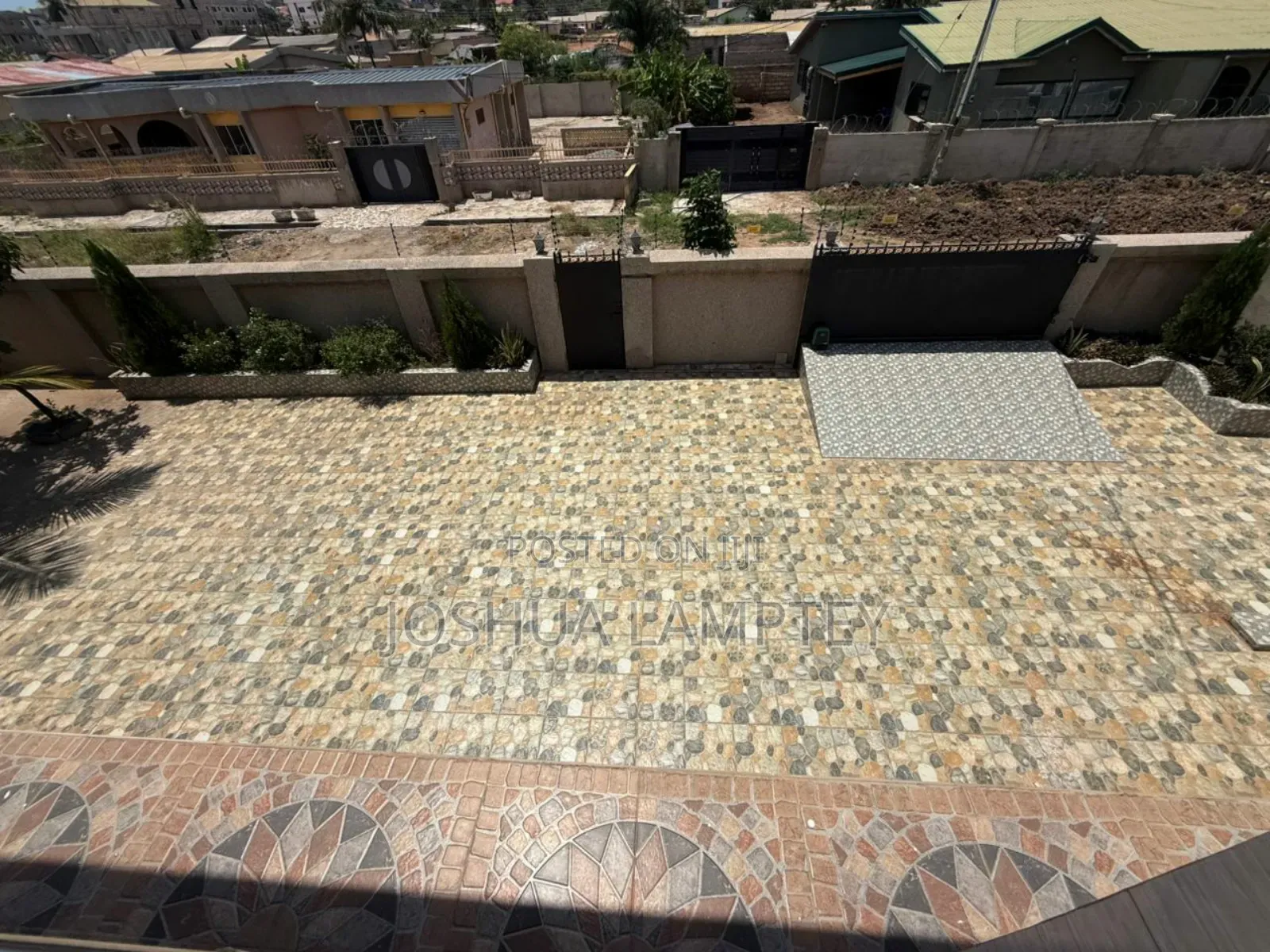 5bdrm House in Weija Old Barrier for sale