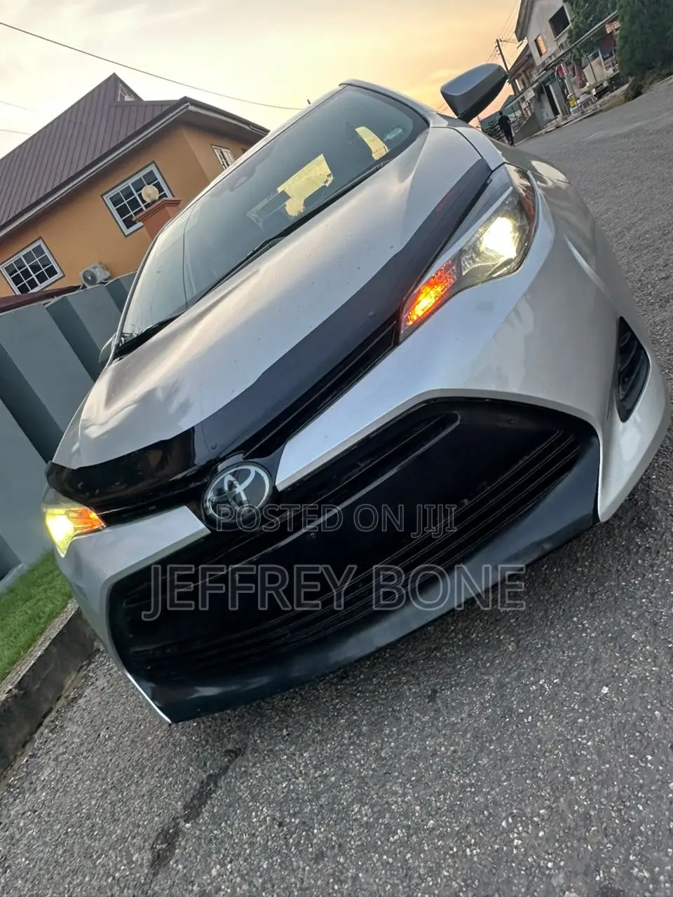 Toyota Corolla LE (1.8L 4cyl 2A) 2019 Silver