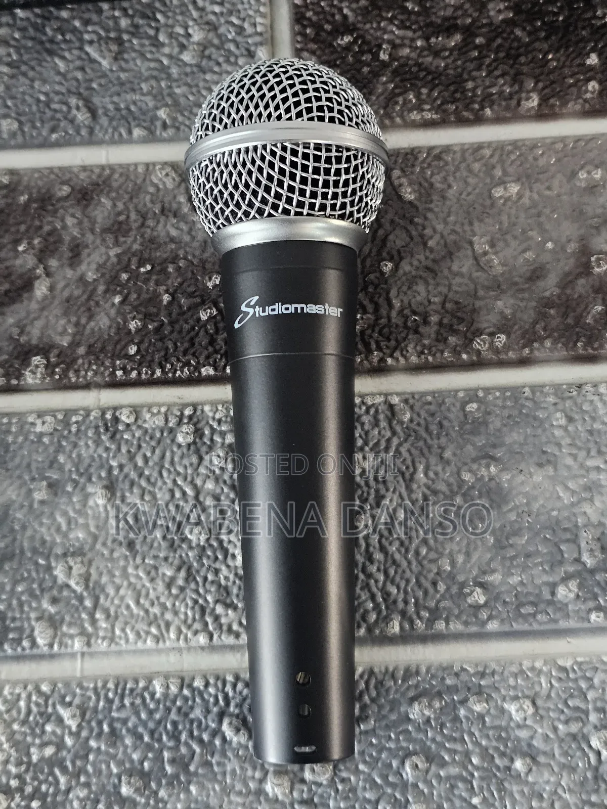 Studiomaster Km92 Dynamic Cardioid Cord Microphone