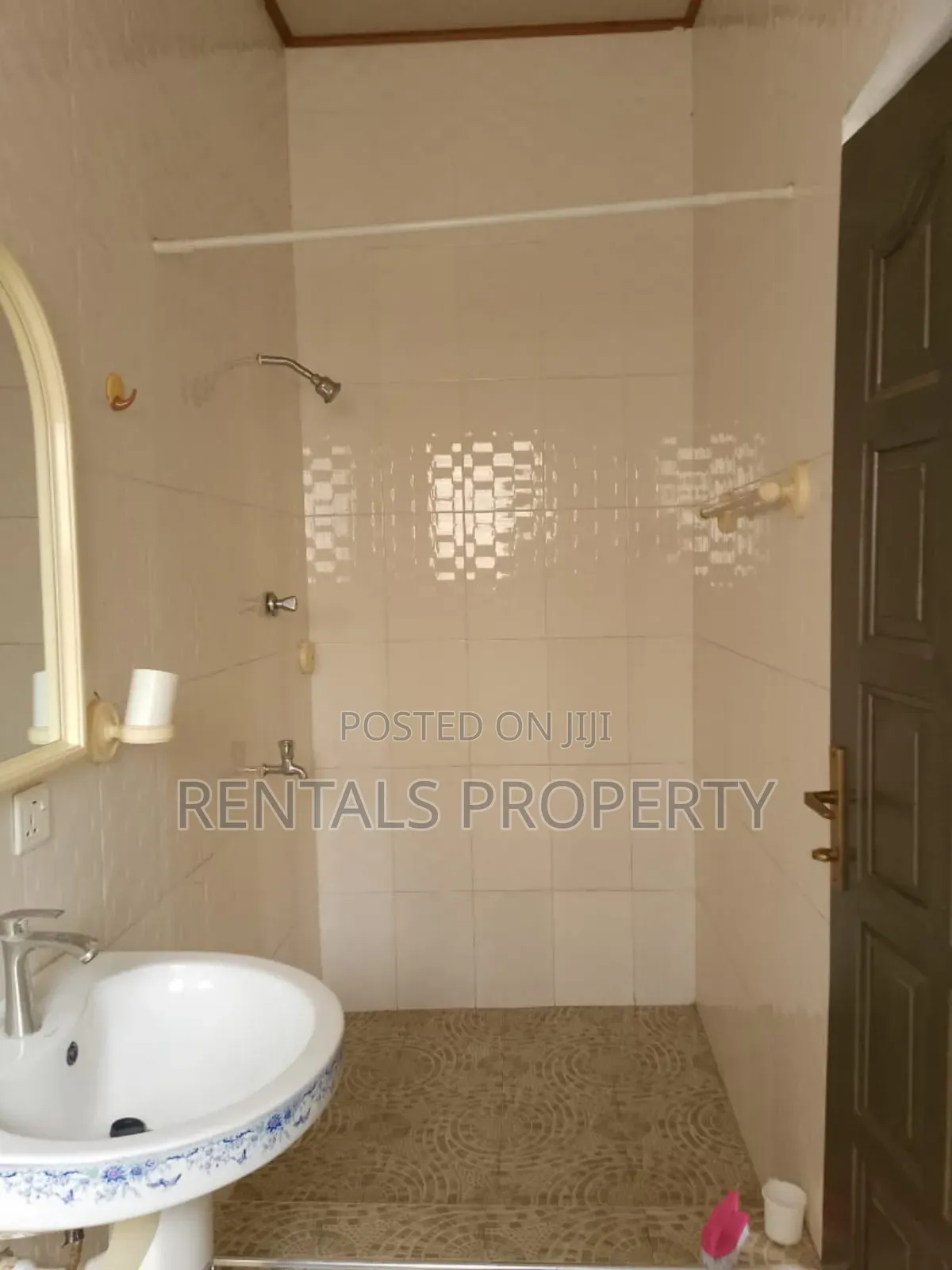 2bdrm Block of Flats in Adenter, Housing Down for rent