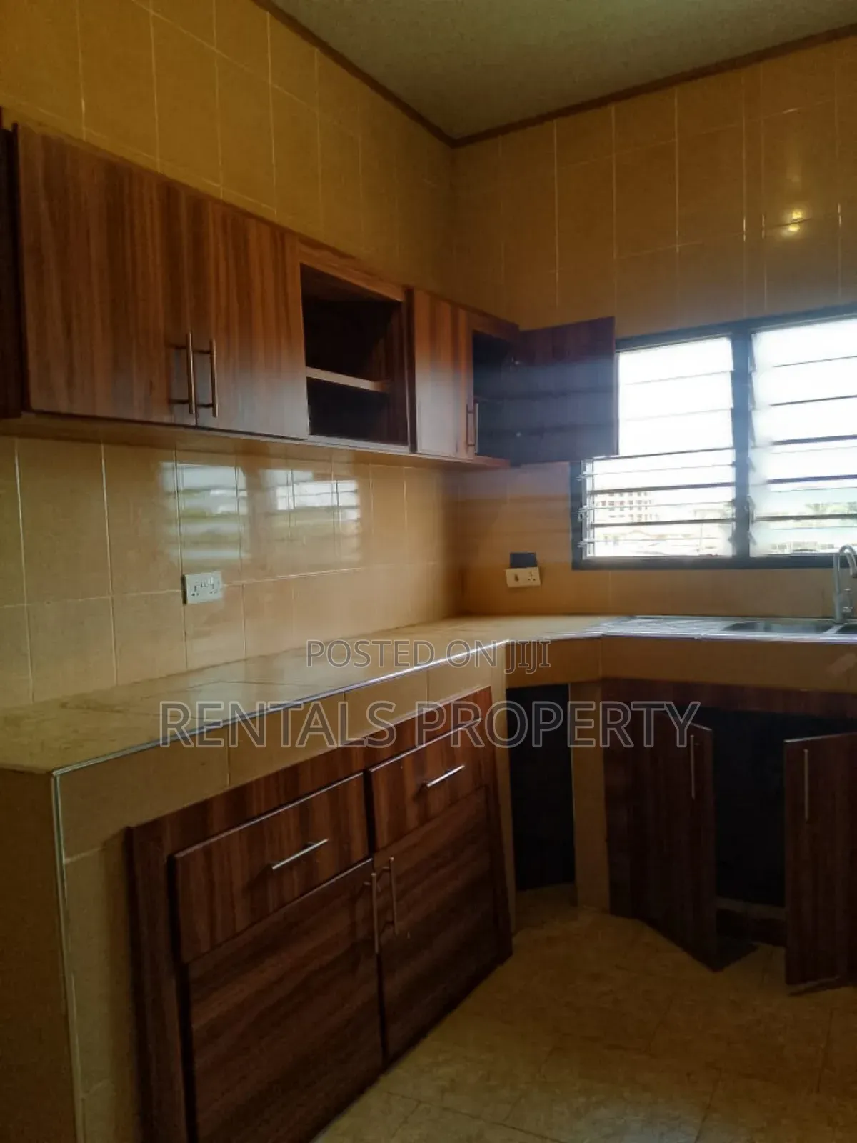 2bdrm Block of Flats in Adenter, Housing Down for rent