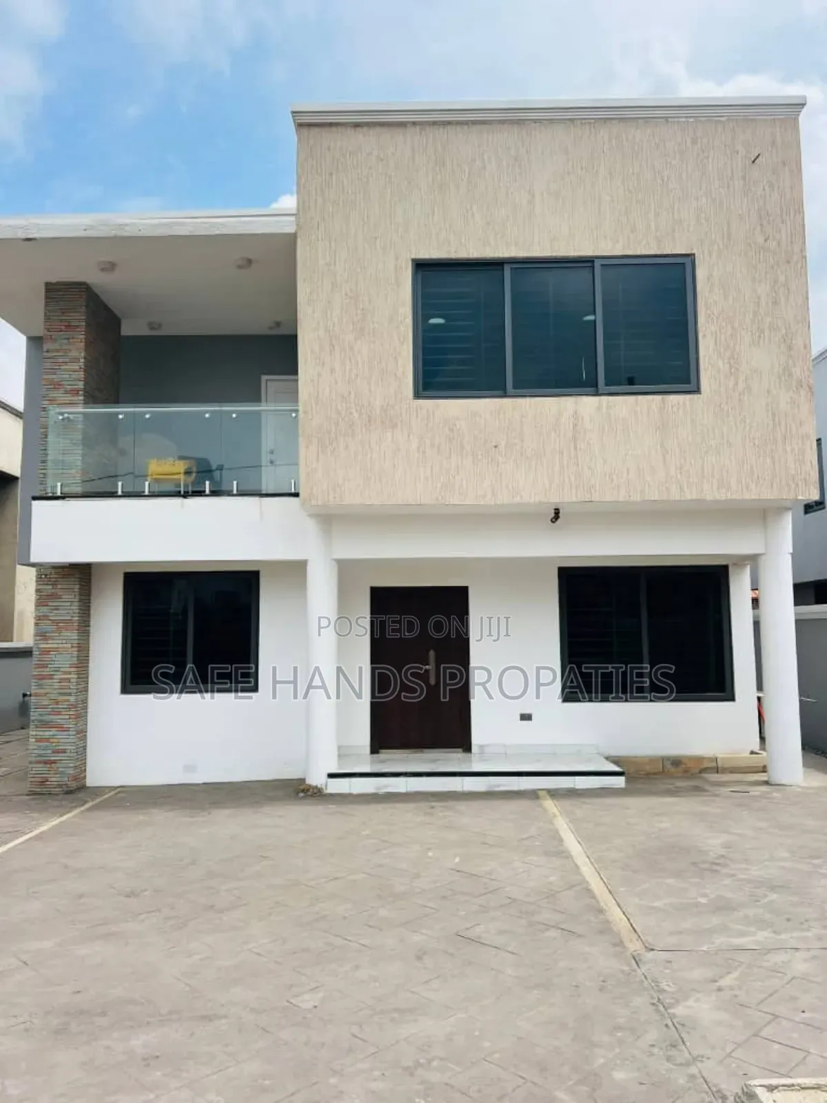 4bdrm Duplex in Accra Metropolitan for sale