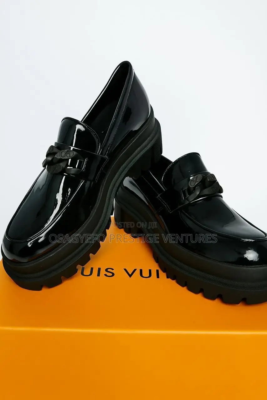 Glossy/Mirror Black Louis Vuitton Shoe