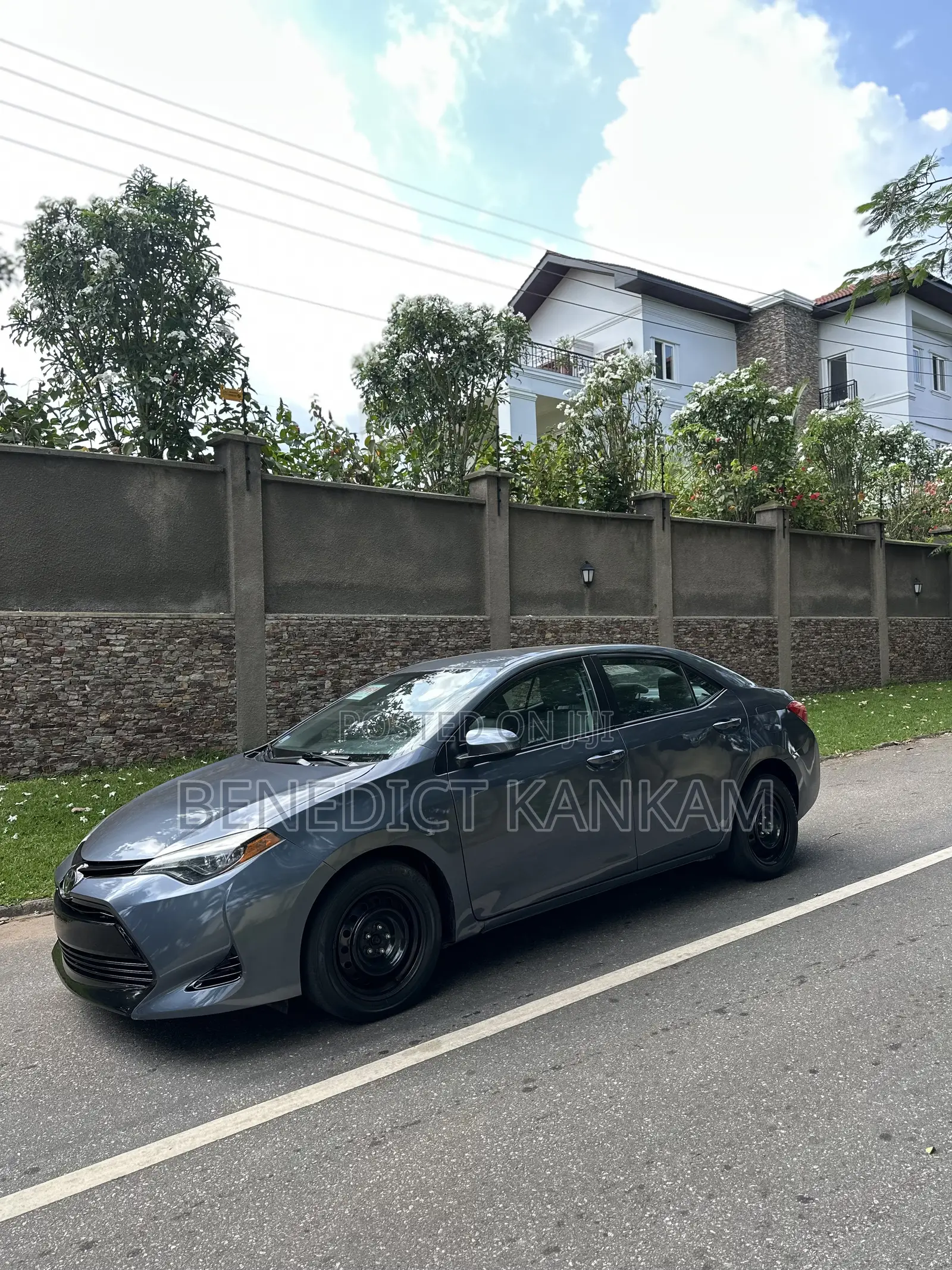 Toyota Corolla LE 4dr Sedan (1.8L 4cyl CVT) 2017 Gray
