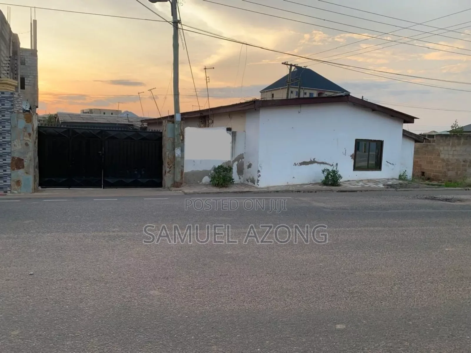 8bdrm House in Dansoman Round About, Accra Metropolitan for sale