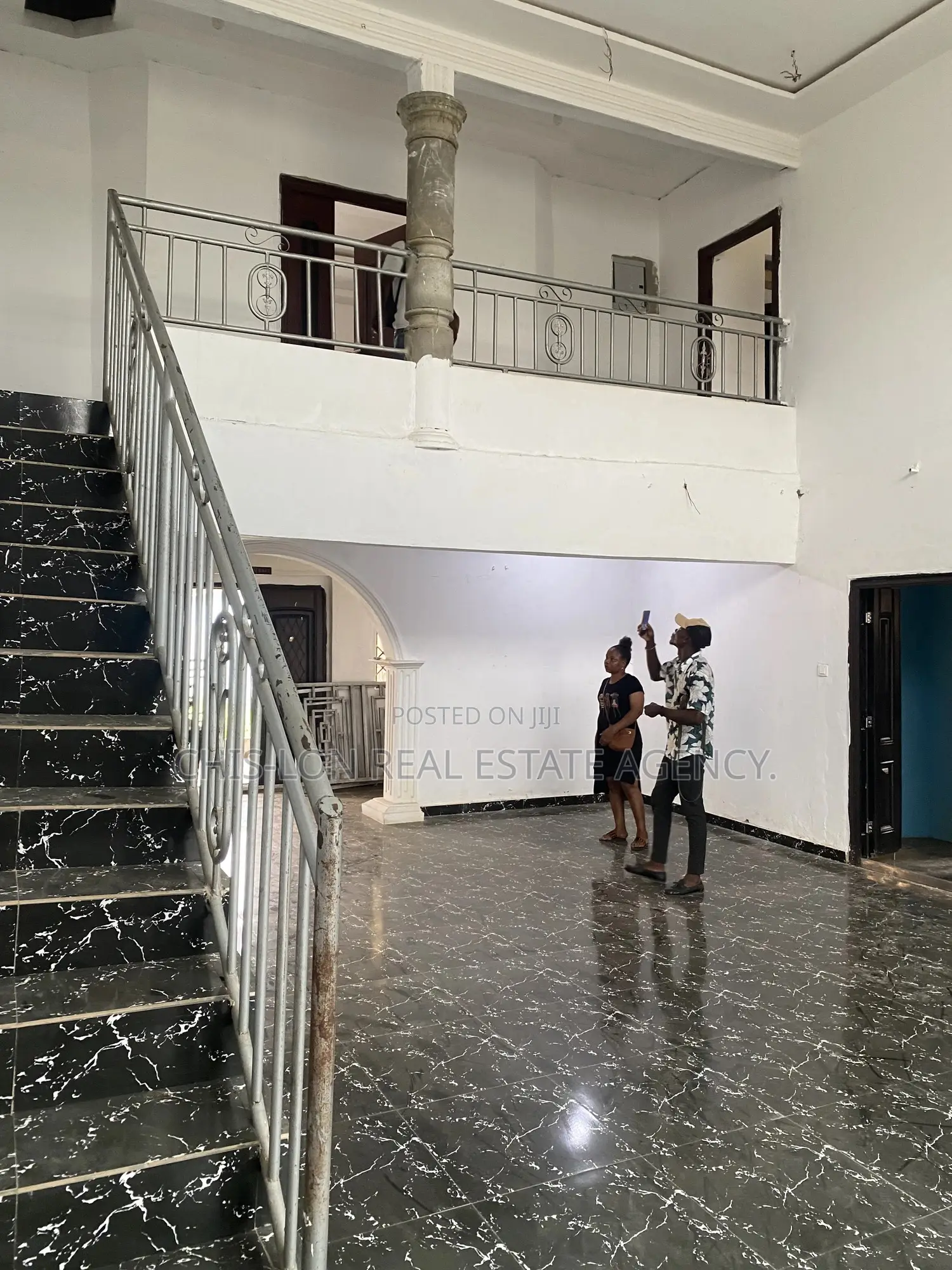 5bdrm Duplex in Chis-Lon Real Estate, Adam Nana for rent