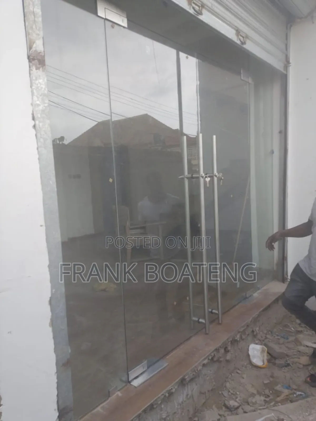 Frameless Swing Doorr