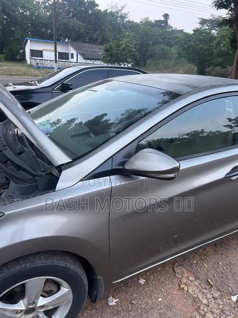 Hyundai Elantra 2012 Silver