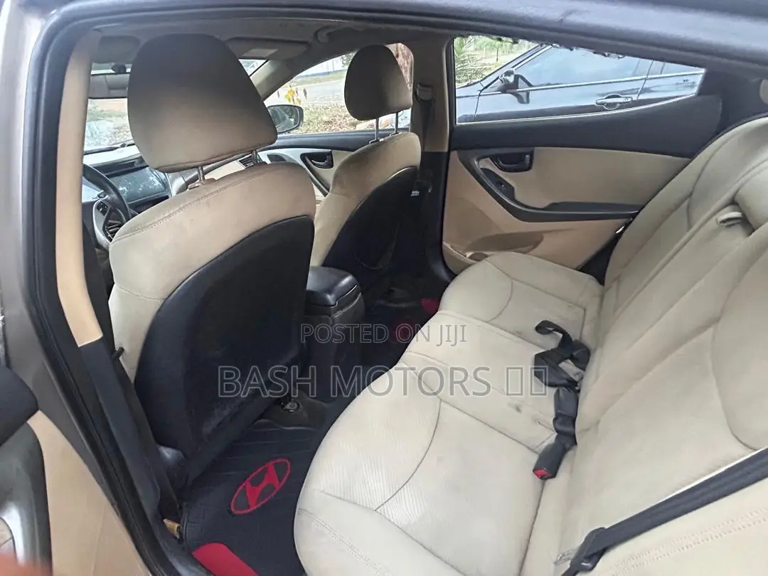 Hyundai Elantra 2012 Silver