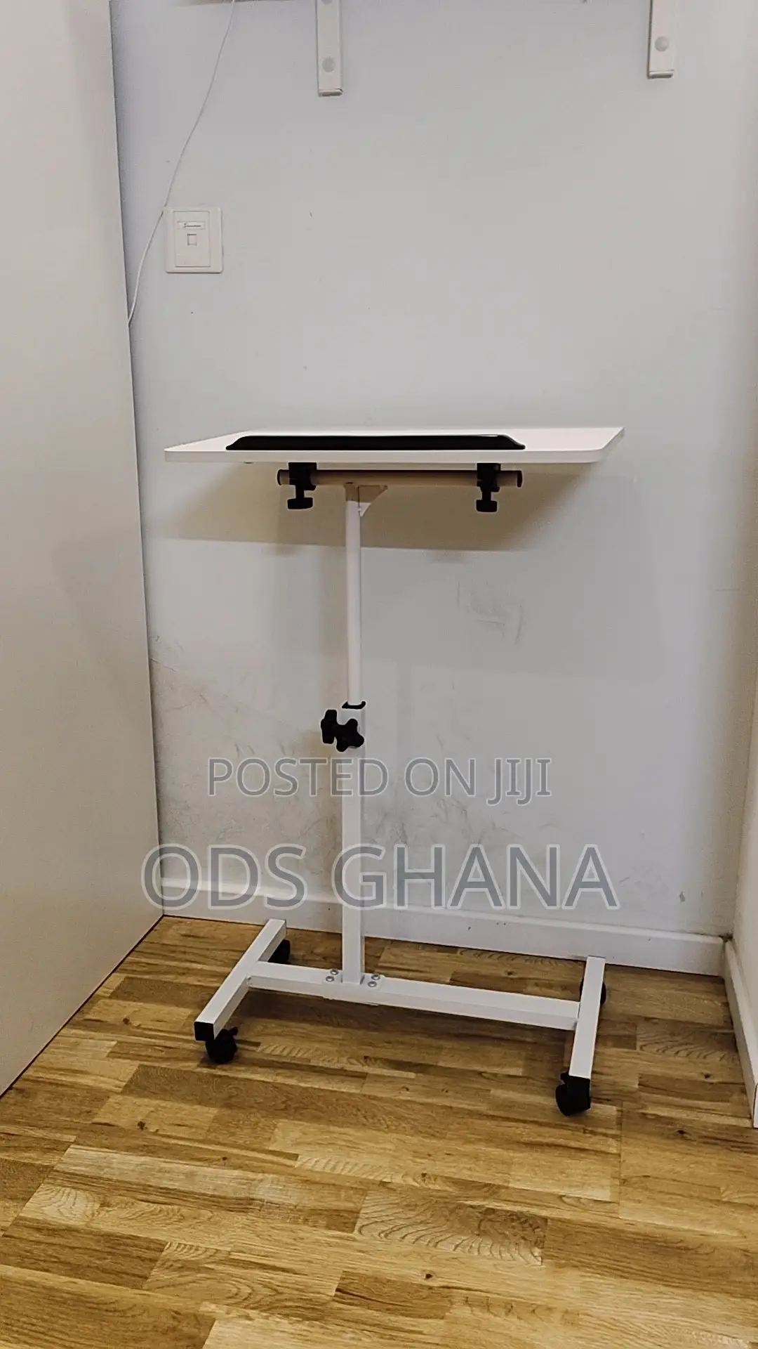Adjustable Bedside Table Overbed Bedside With Wheels for Home School