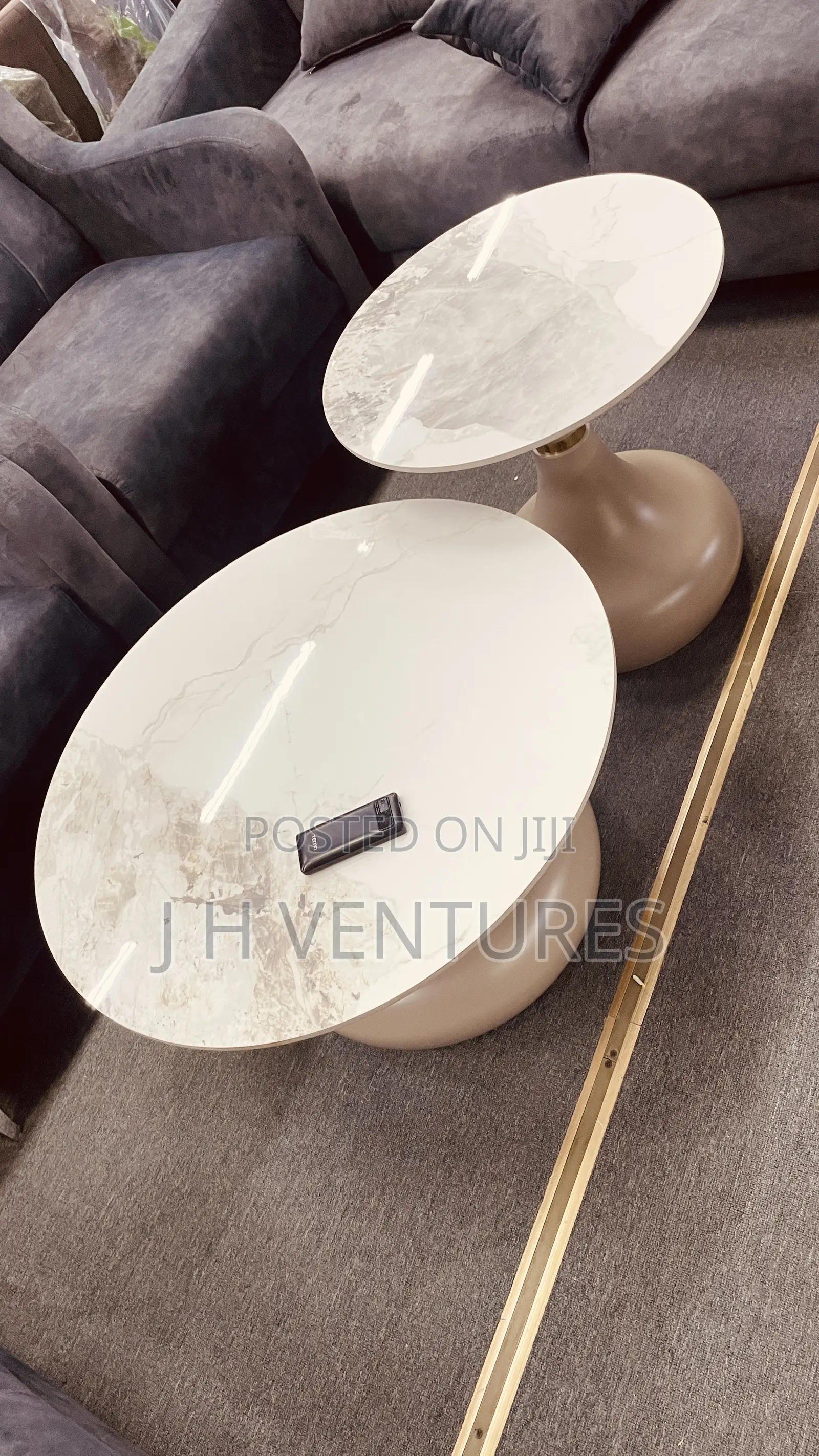 2 Pieces Center Table
