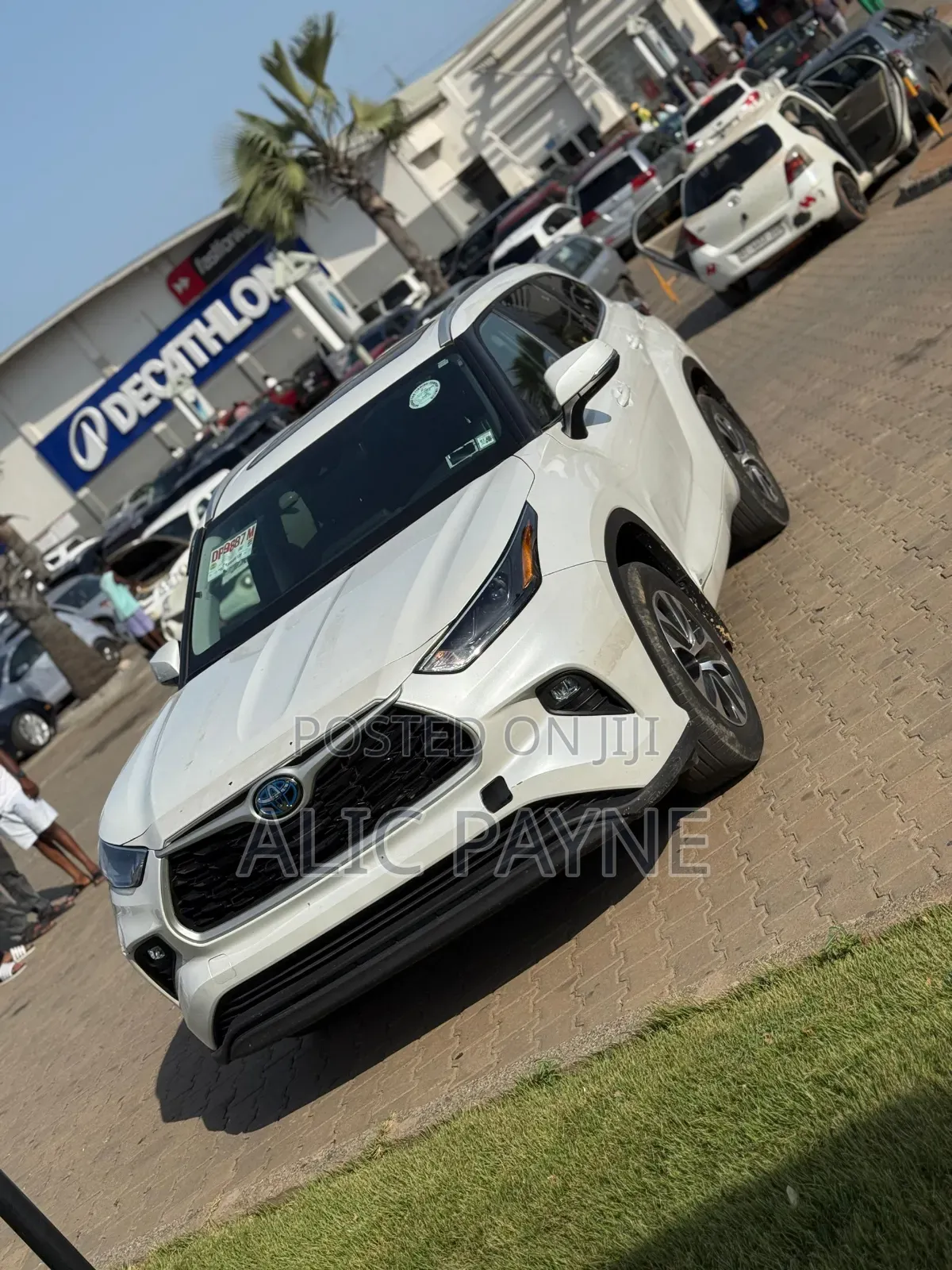 Toyota Highlander XLE AWD 2023 White