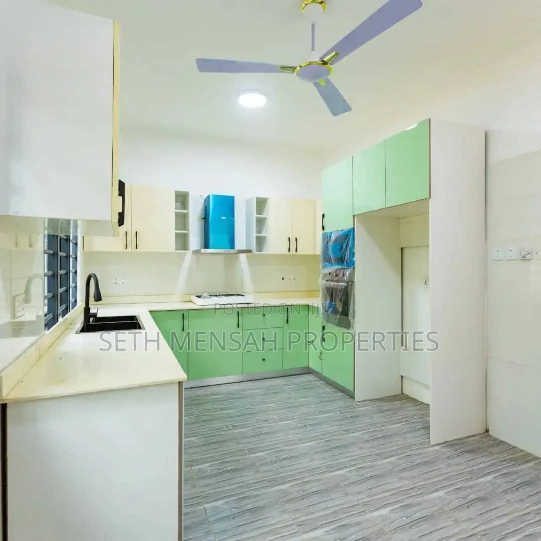 3bdrm House in 3 Bedroom, Mile 7 for rent