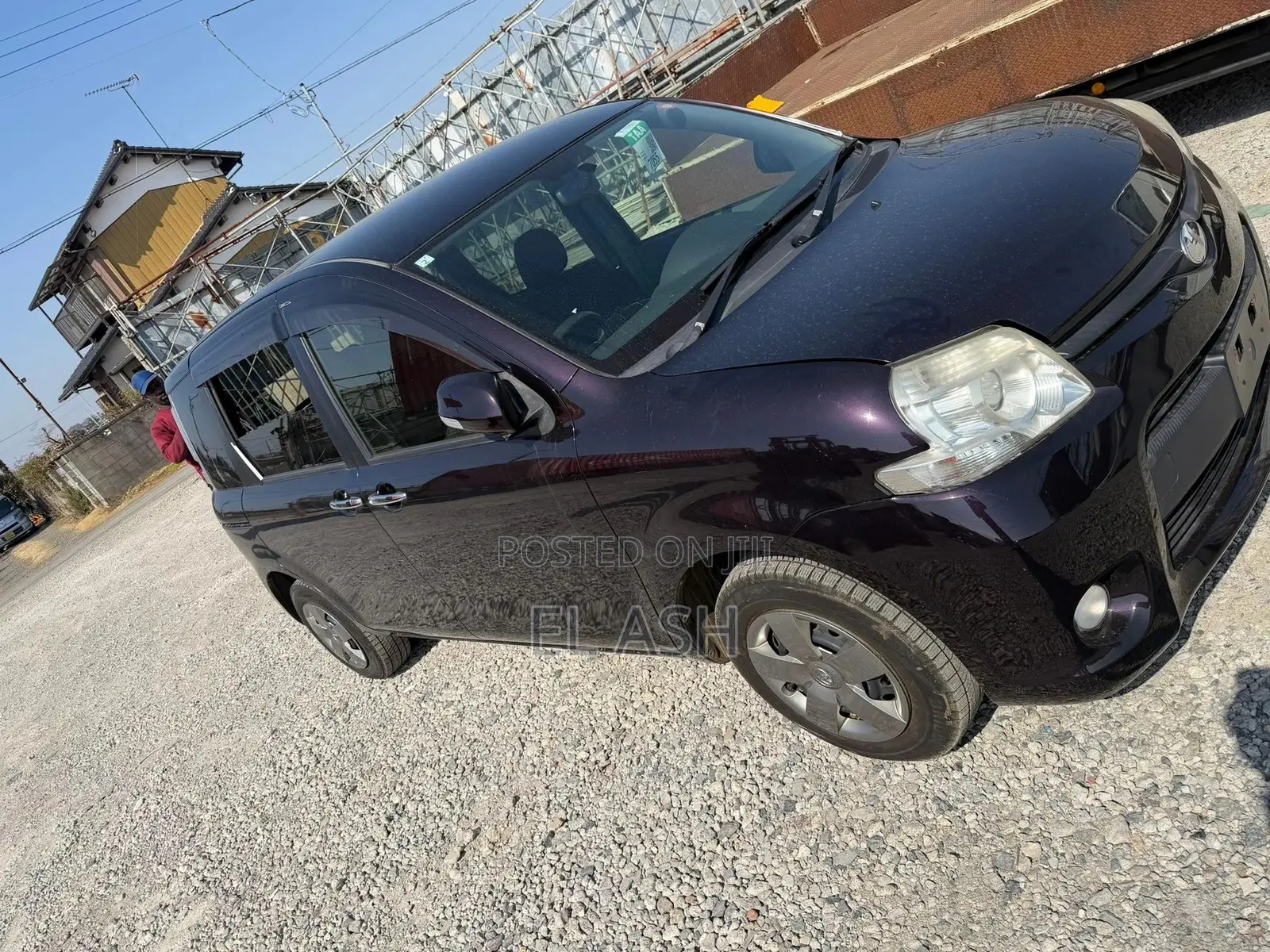 Toyota Sienta 2013 Maroon