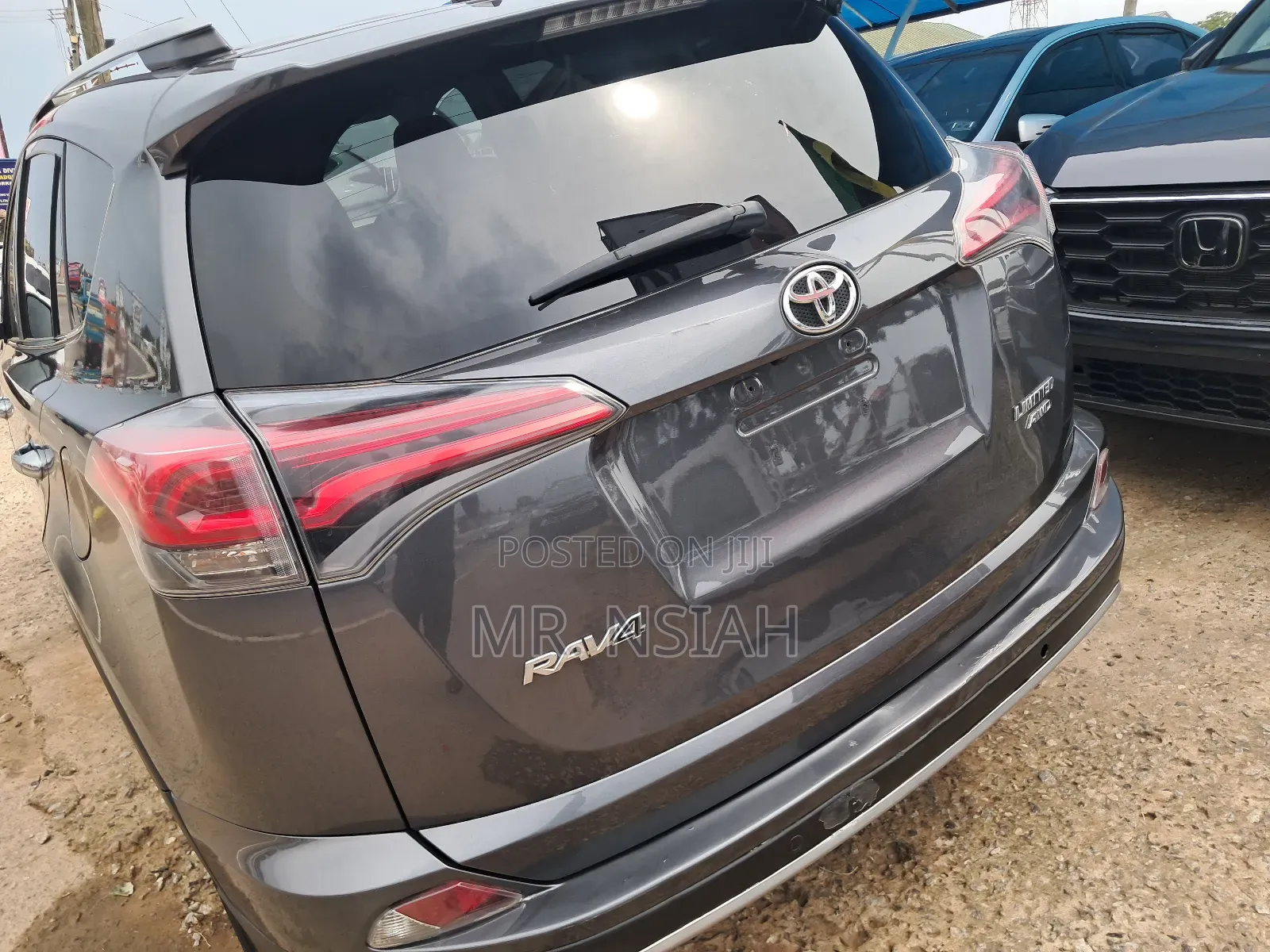 Toyota RAV4 XLE 4dr SUV (2.5L 4cyl 6A) 2018 Gray