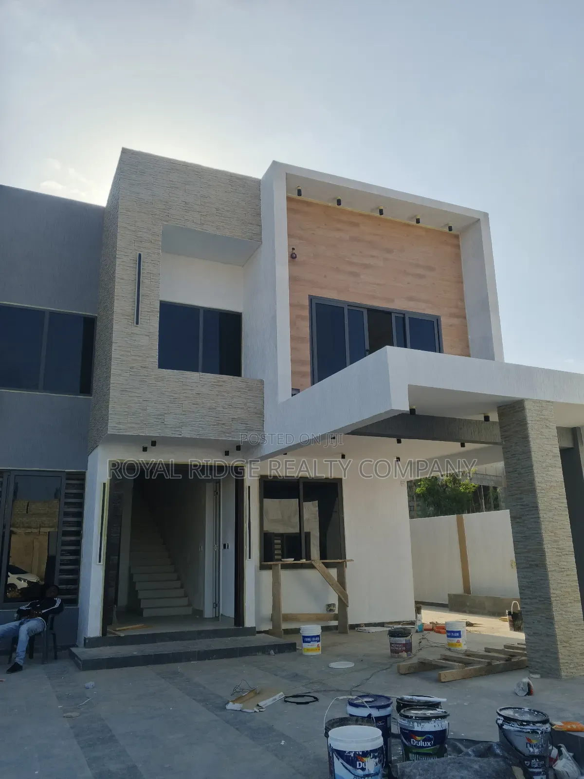4bdrm Townhouse / Terrace in Burma Hills Close To, Accra Metropolitan