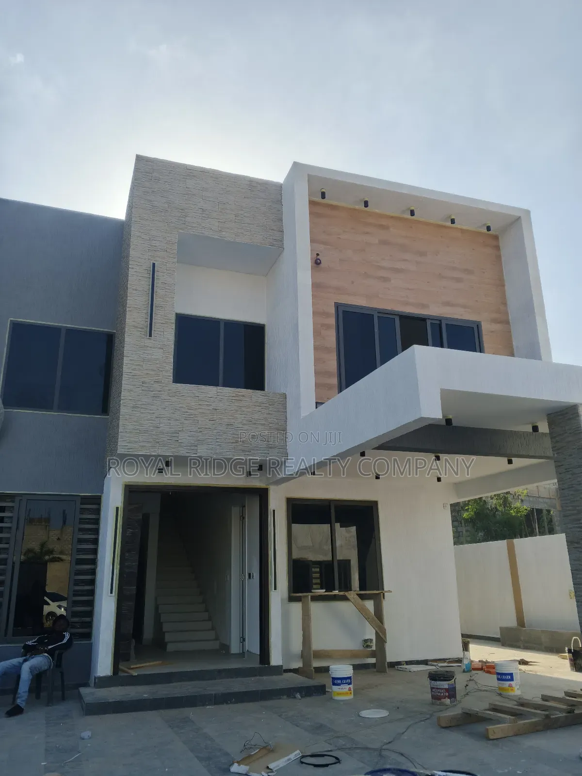 4bdrm Townhouse / Terrace in Burma Hills Close To, Accra Metropolitan