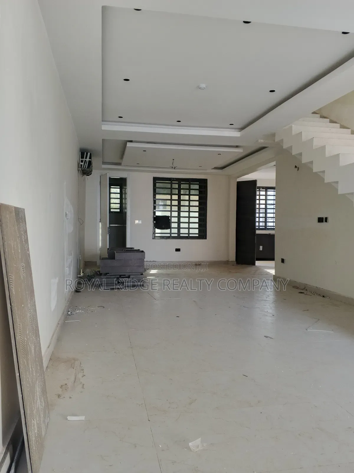 4bdrm Townhouse / Terrace in Burma Hills Close To, Accra Metropolitan