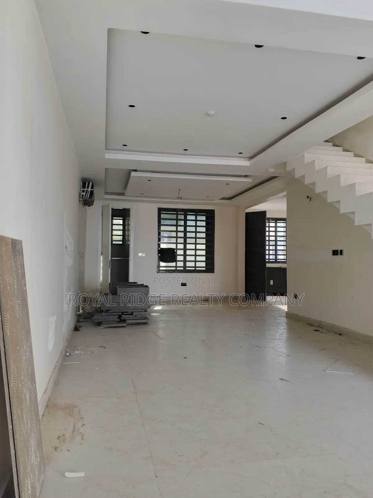 4bdrm Townhouse / Terrace in Burma Hills Close To, Accra Metropolitan