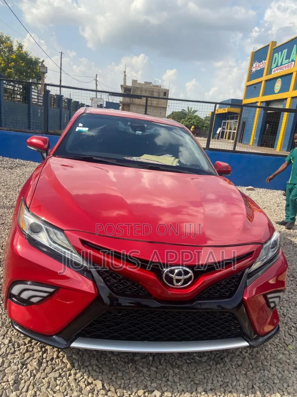 Toyota Camry XLE FWD (2.5L 4cyl 8AM) 2018 Red