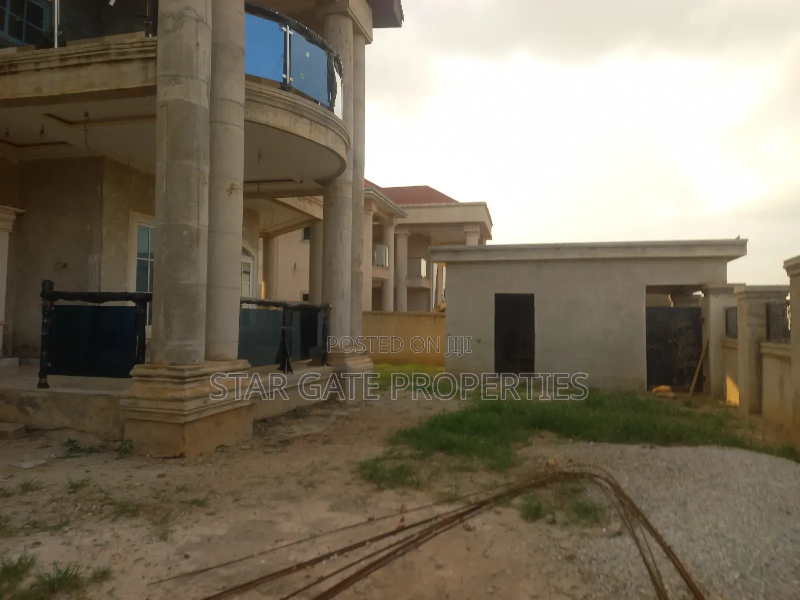 7bdrm House in Santasi Road, Kumasi Metropolitan for sale