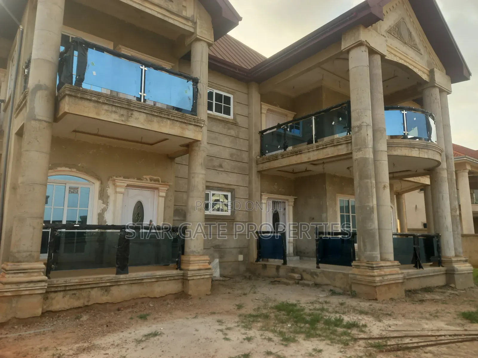 7bdrm House in Santasi Road, Kumasi Metropolitan for sale