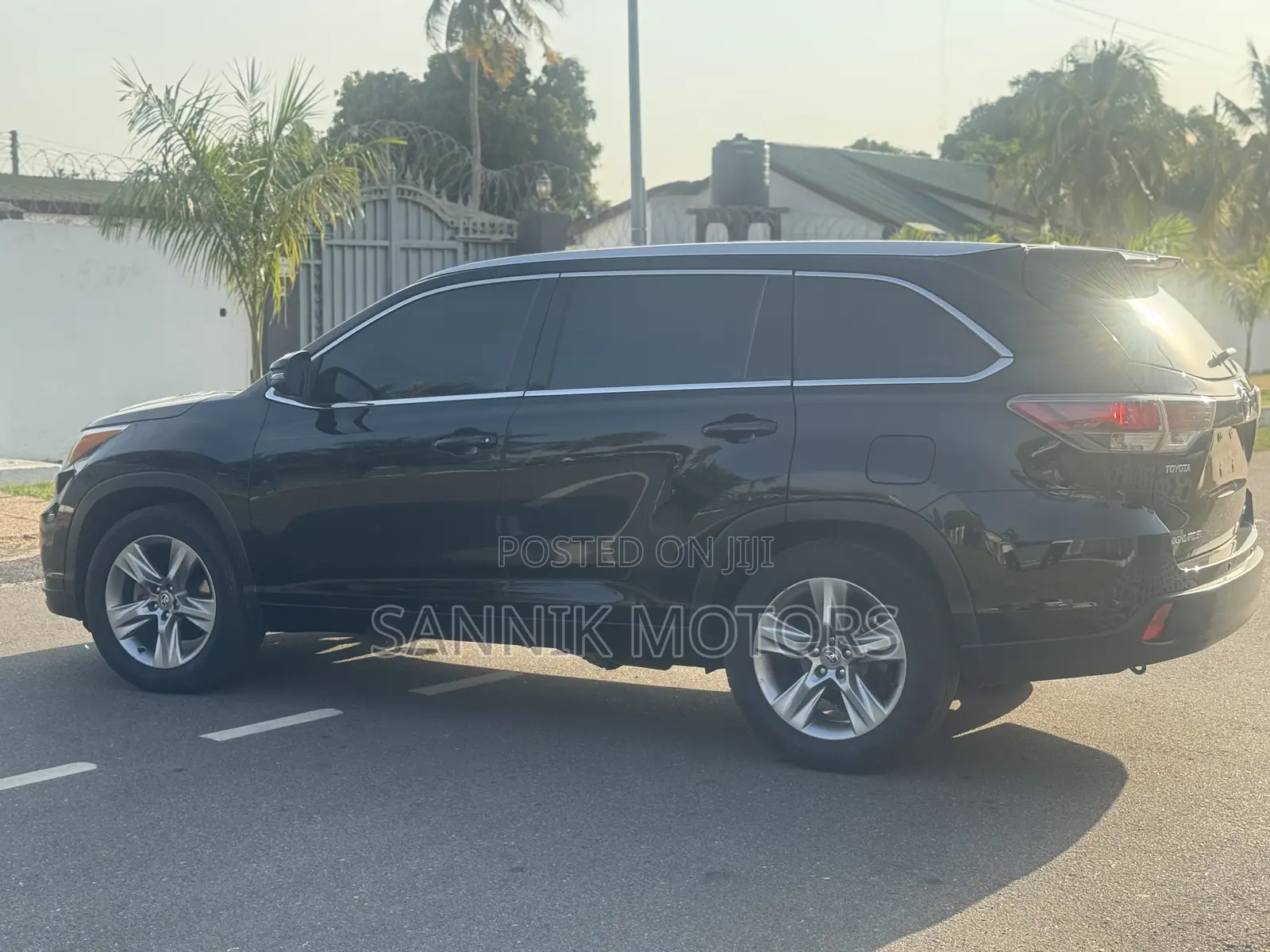 Toyota Highlander LE 4x2 V6 (3.5L 6cyl 8A) 2017 Black