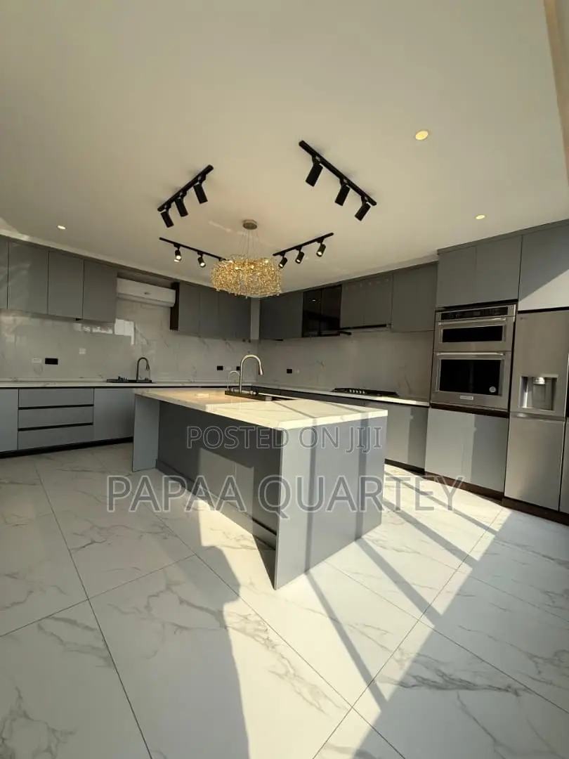 6bdrm House in East Legon for sale