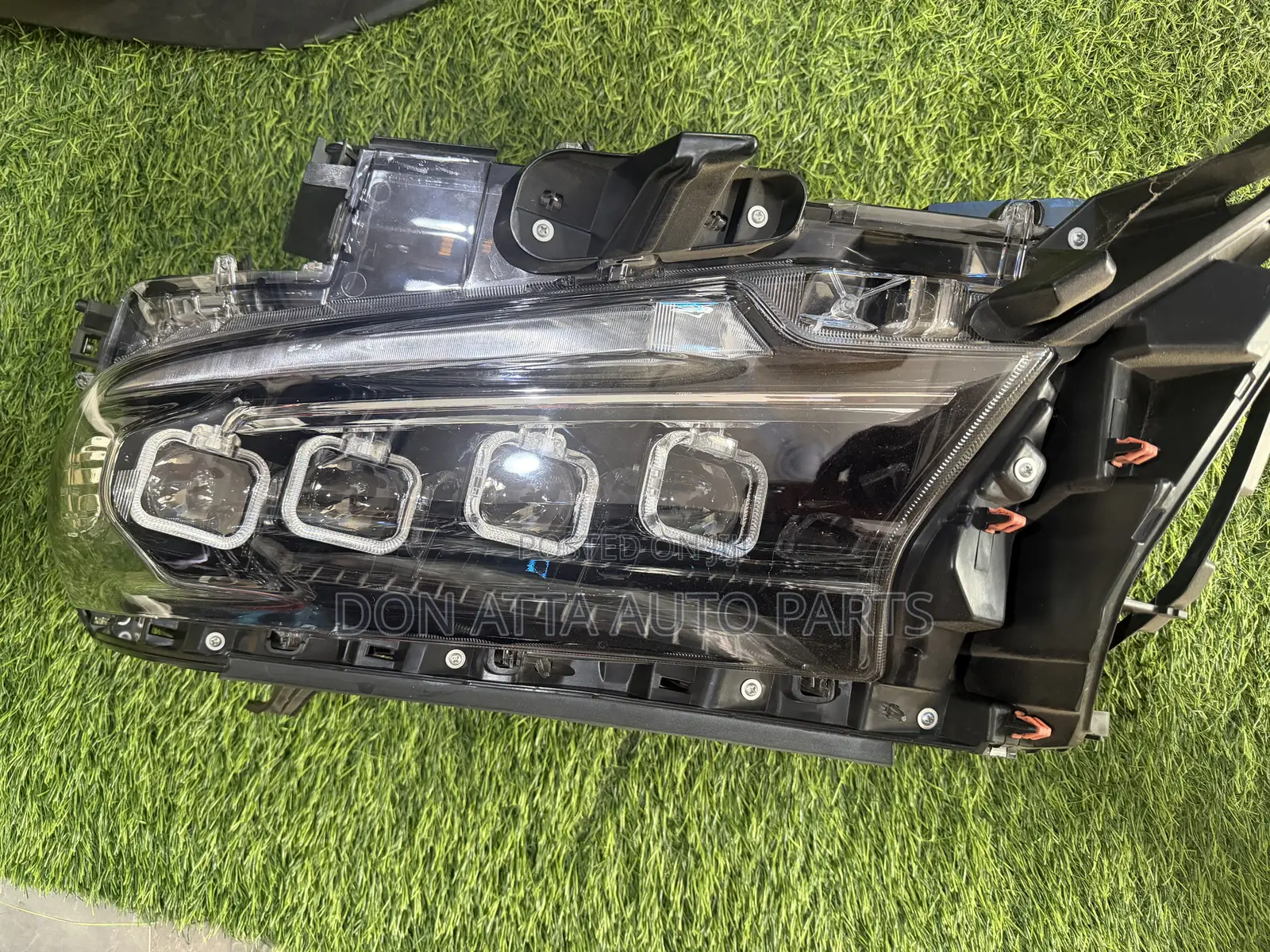 Toyota Land Cruiser Prado 2018 Spec Headlights