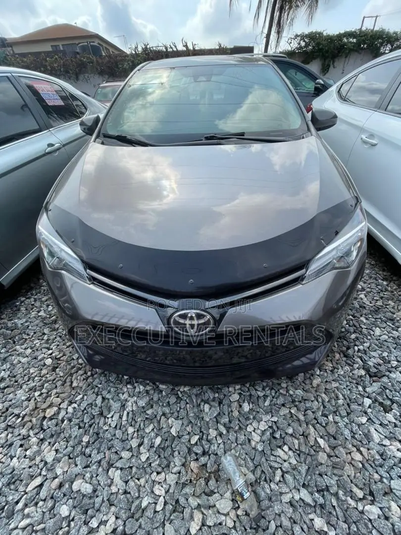 Toyota Corolla 2017 Brown