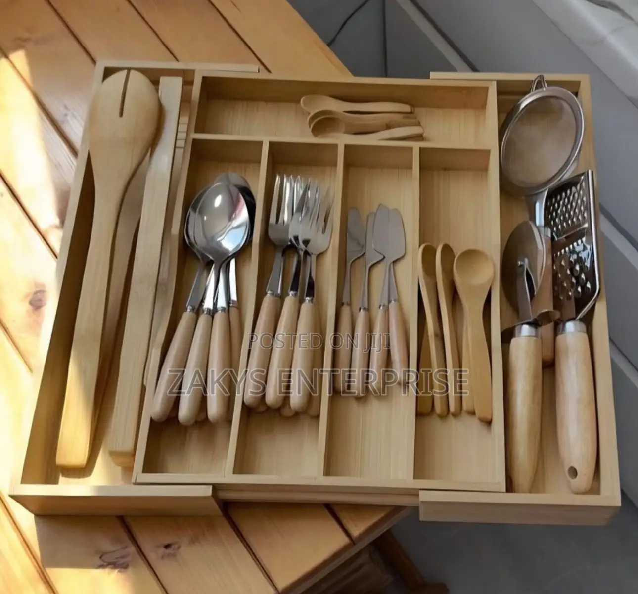 Expandable Bamboo Cutlery Organizer