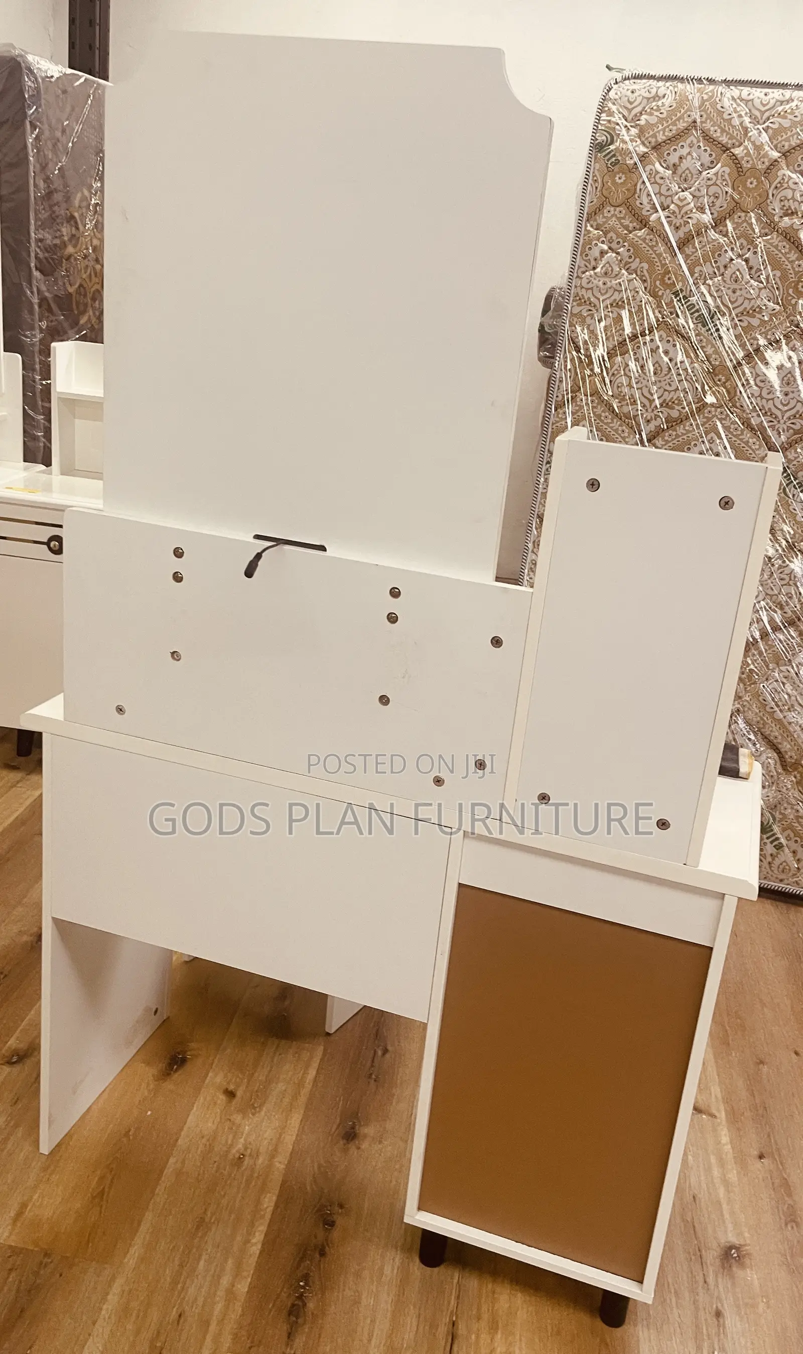 Light Dressing Mirror