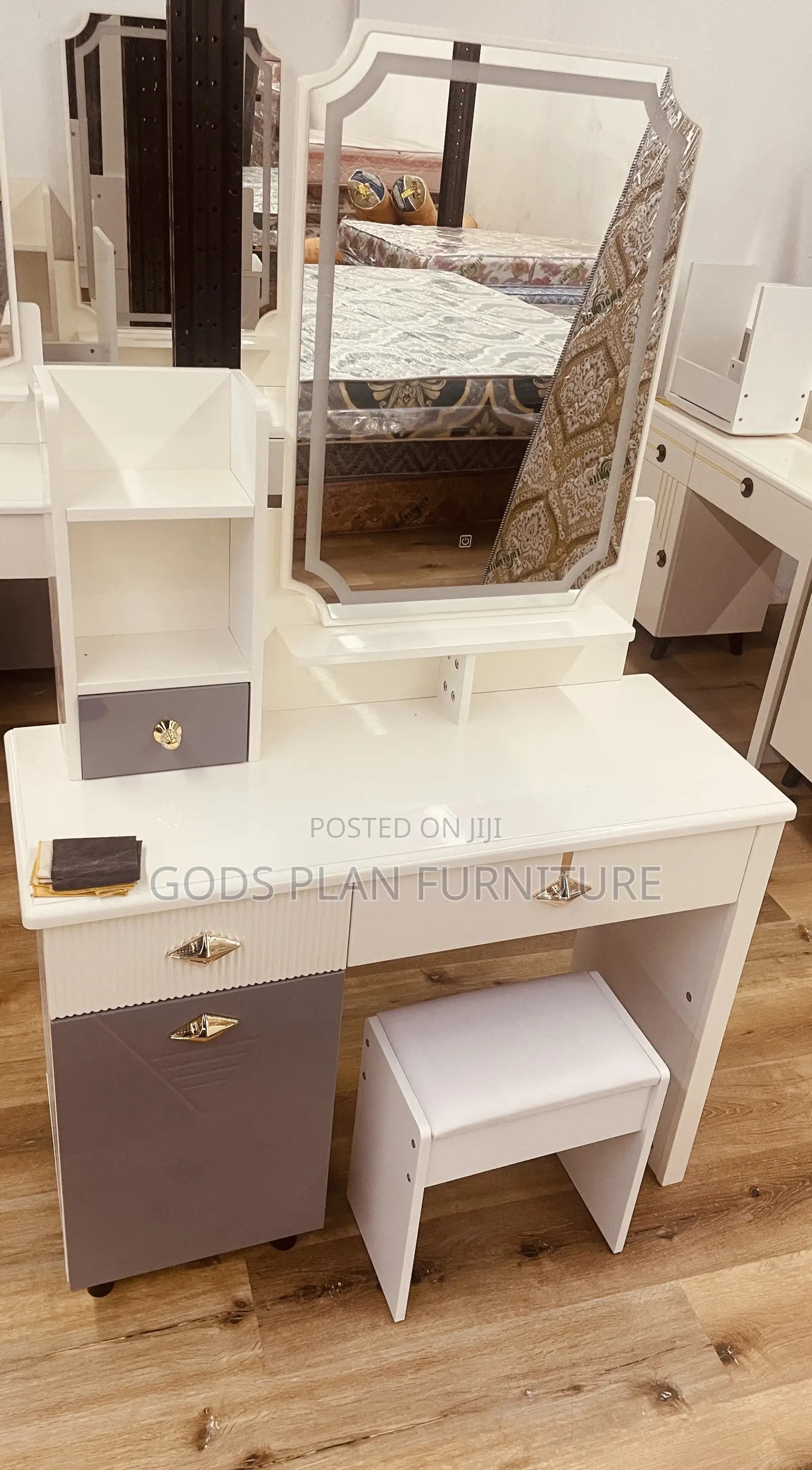 Light Dressing Mirror