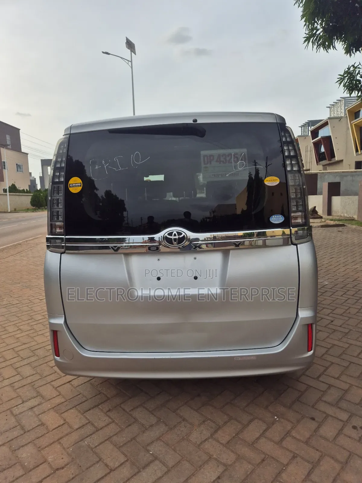 Toyota Voxy 2016 Silver