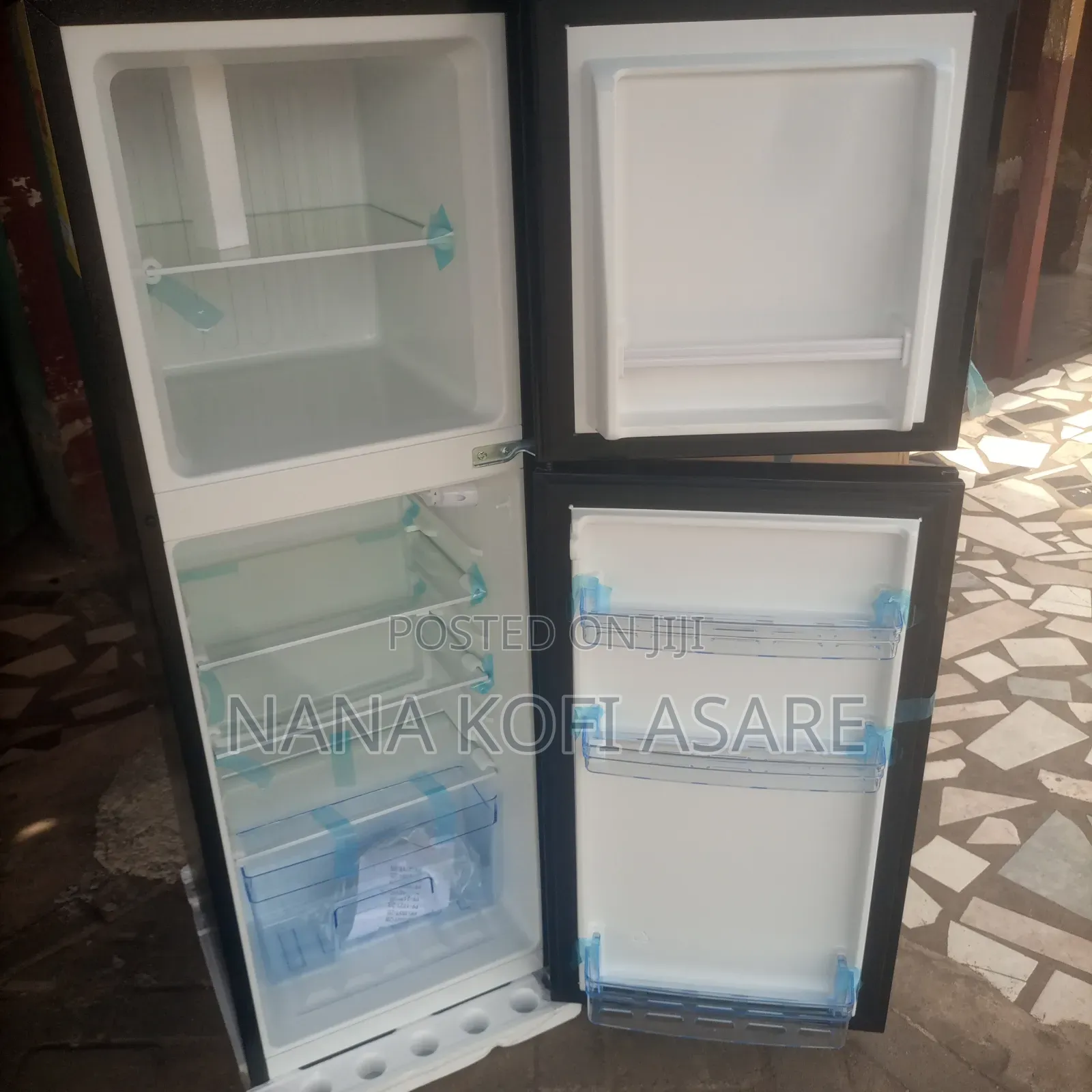 Pearl 138litres Top Freezer Refrigerator Black Mirror