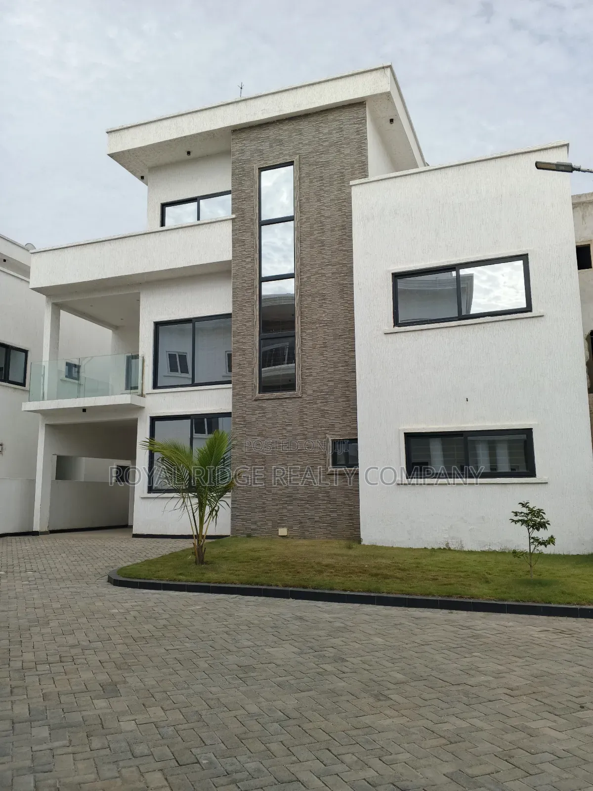 Furnished 4bdrm House in East Airport, Accra Metropolitan for rent