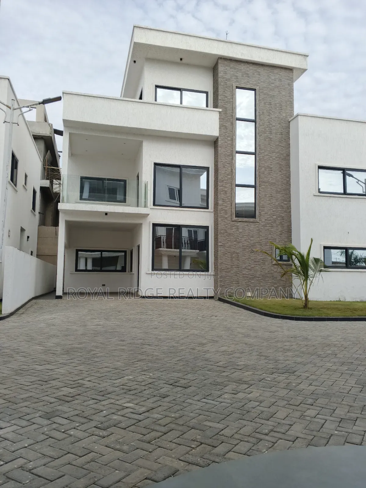 Furnished 4bdrm House in East Airport, Accra Metropolitan for rent