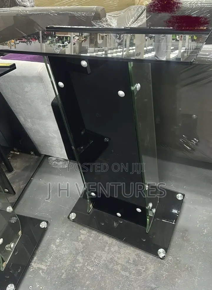 Tempered Glass Pulpit