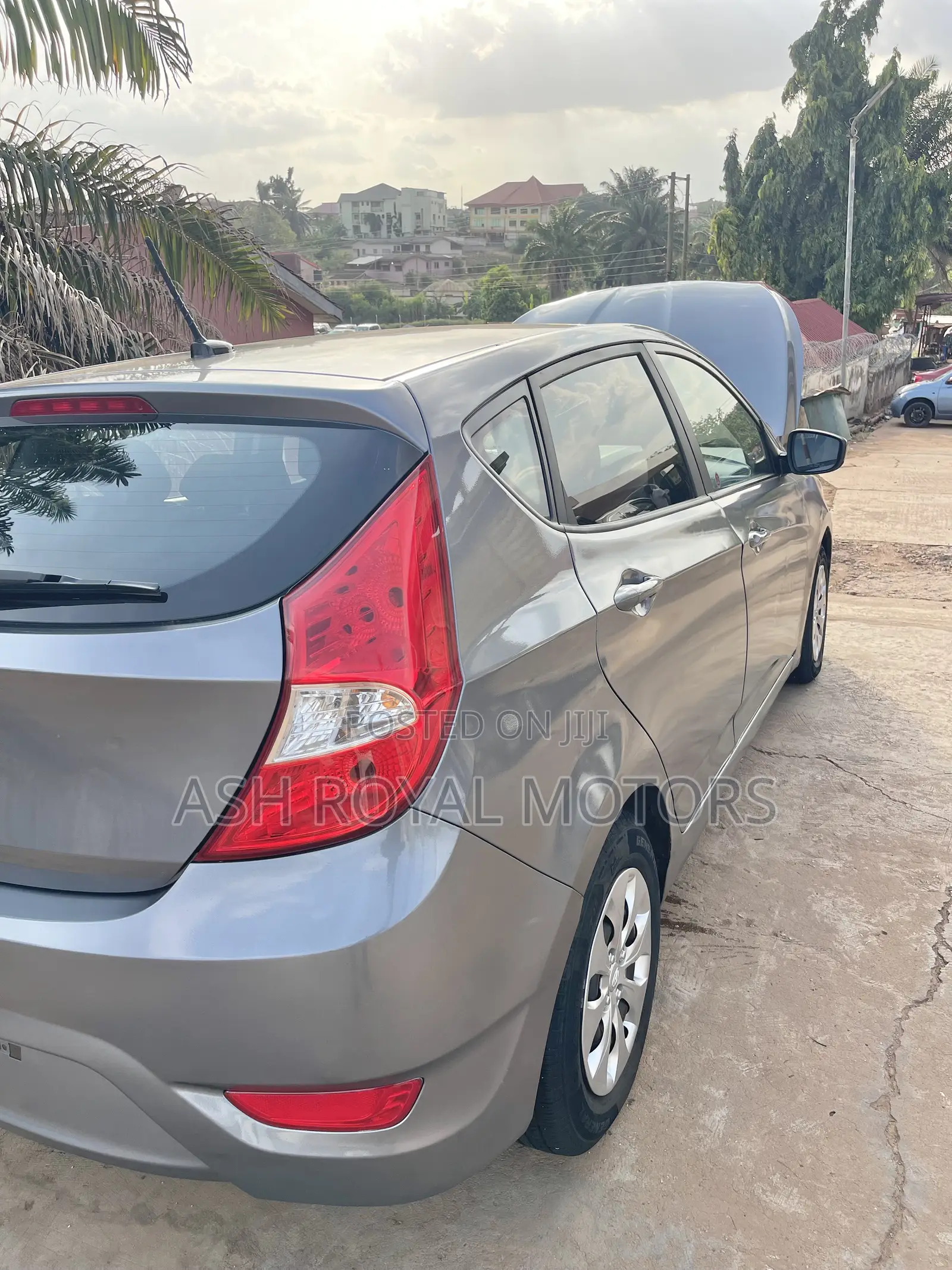 Hyundai Accent SE Hatchback 2017 Gray