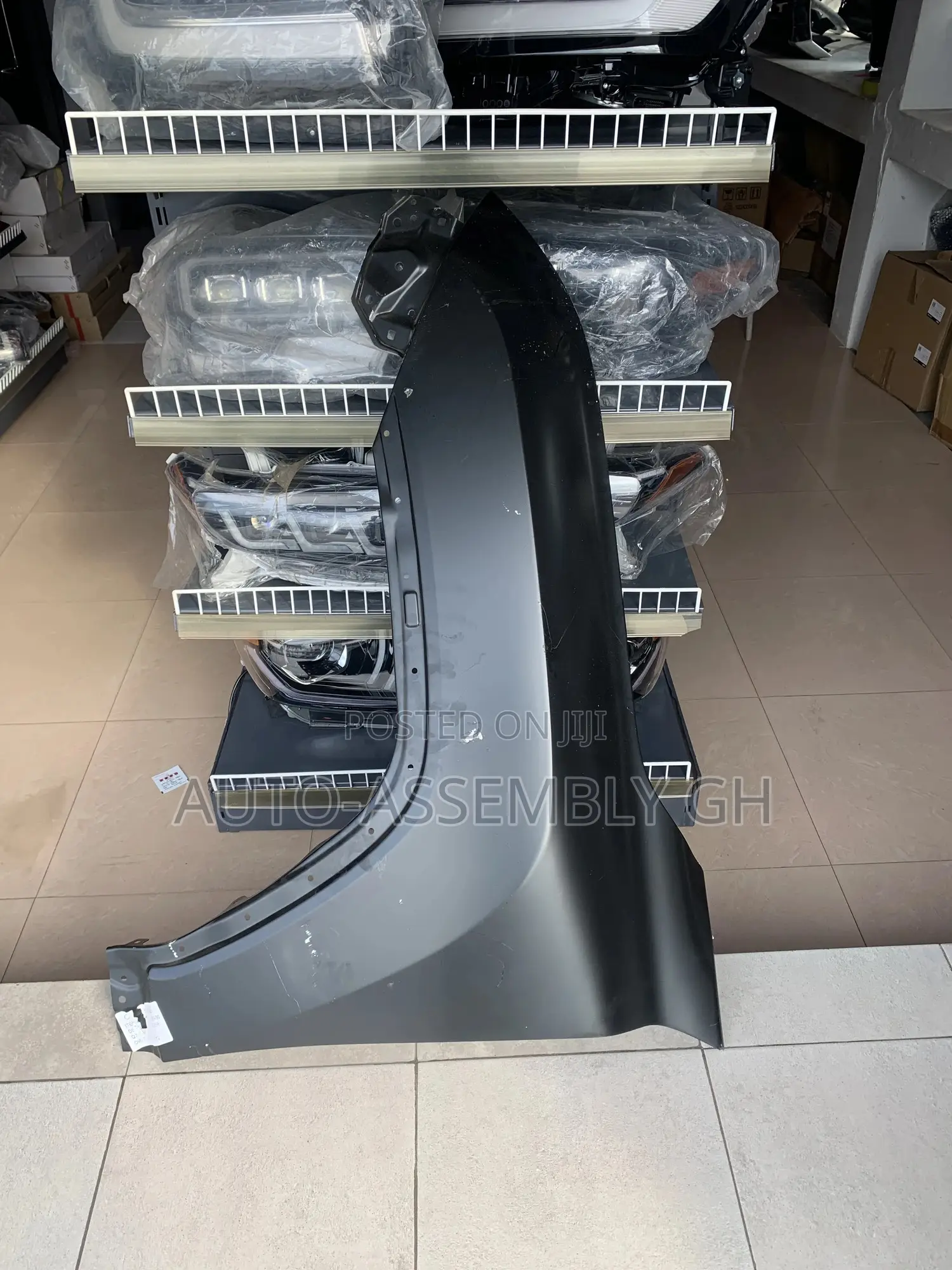 Lexus Lx600 Fender