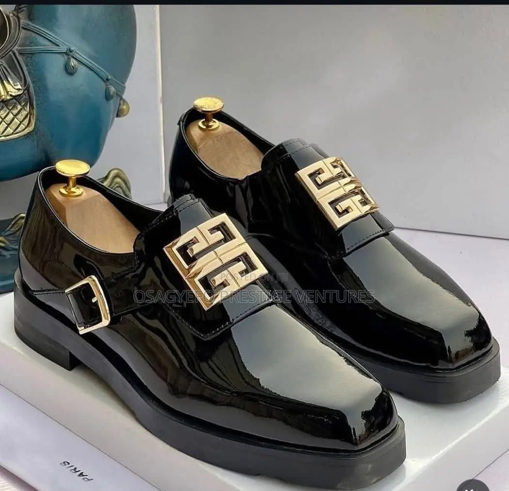 Classy Givenchy Mirror Shoe With Golden Tag