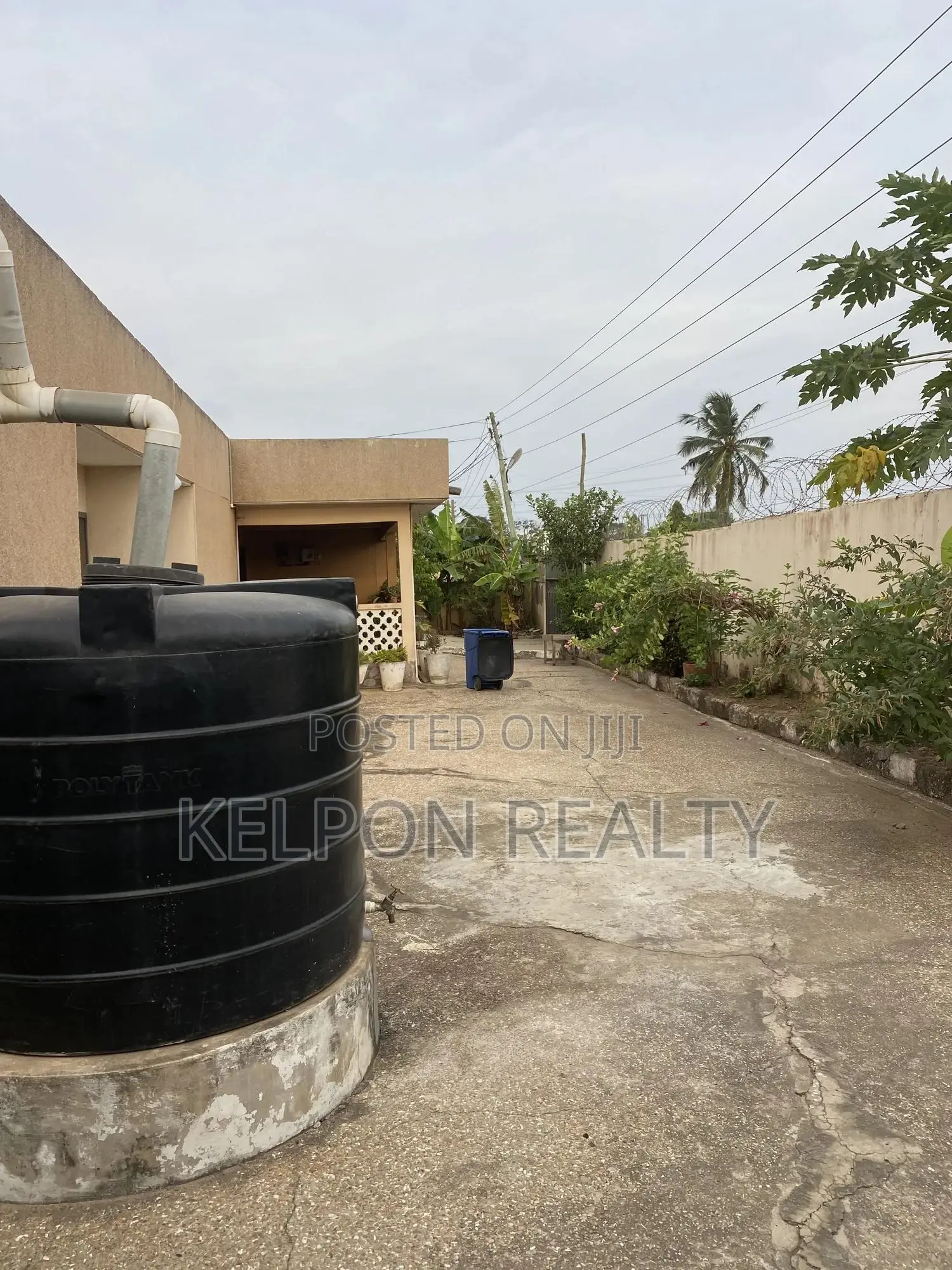 5bdrm House in Dansoman, Sahara for sale